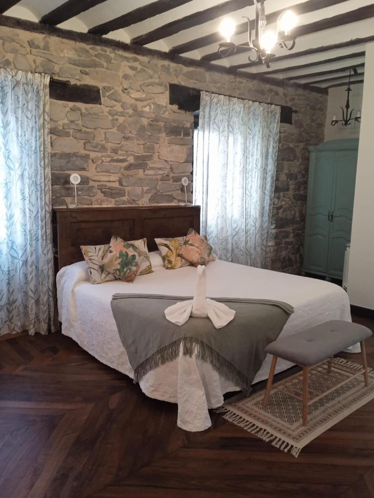 Large Double or Twin Room photo 2