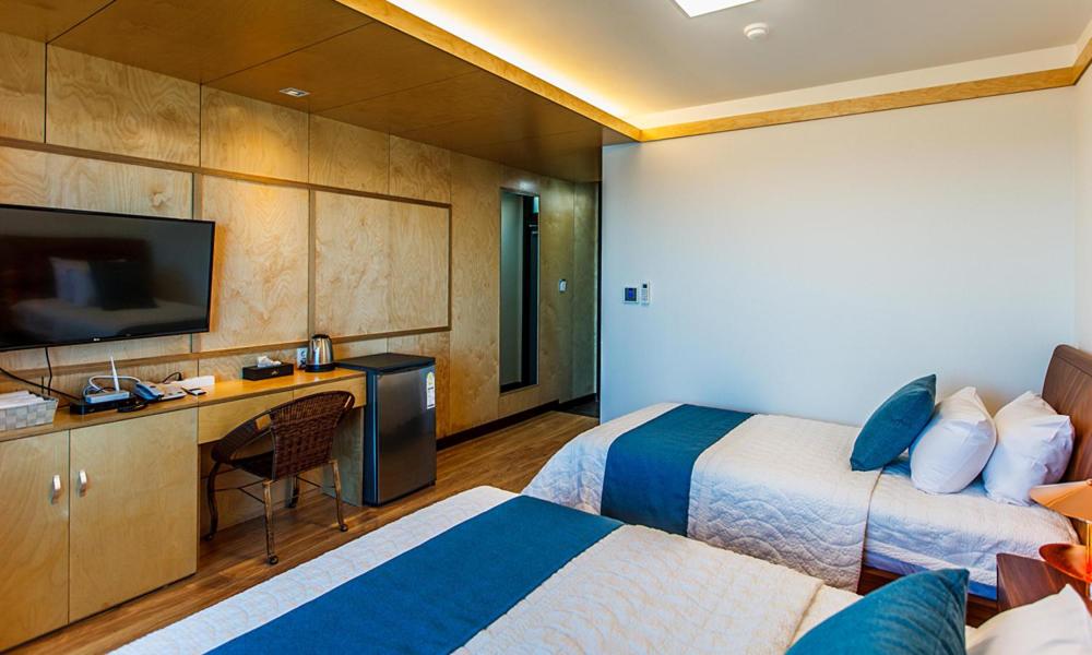 Superior Twin Room with Sea View - Photo 5