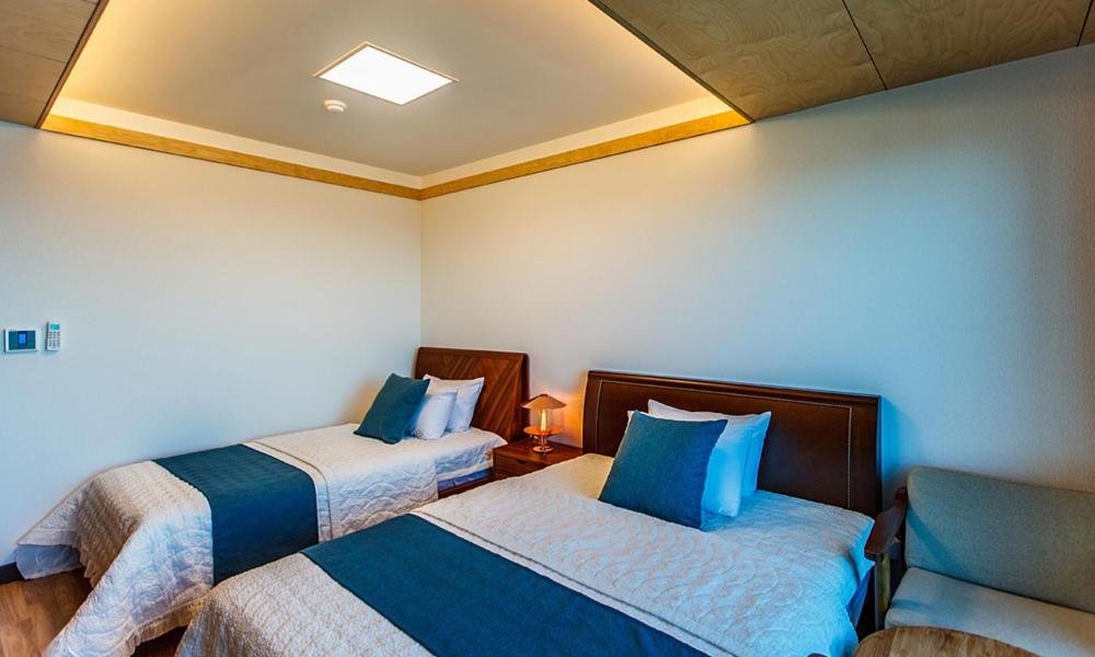 Superior Twin Room with Sea View - Photo 9