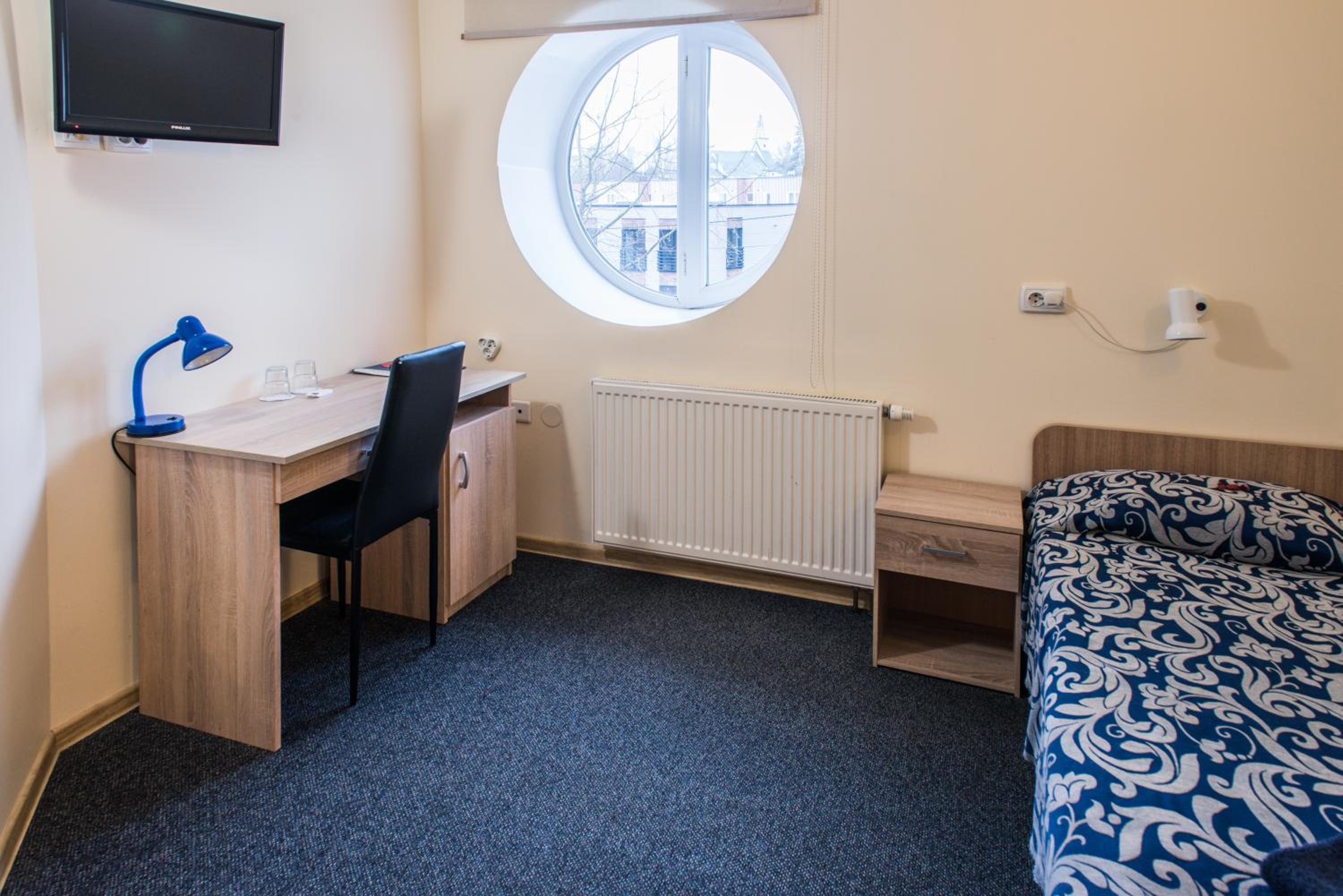 Twin Room - Photo 6