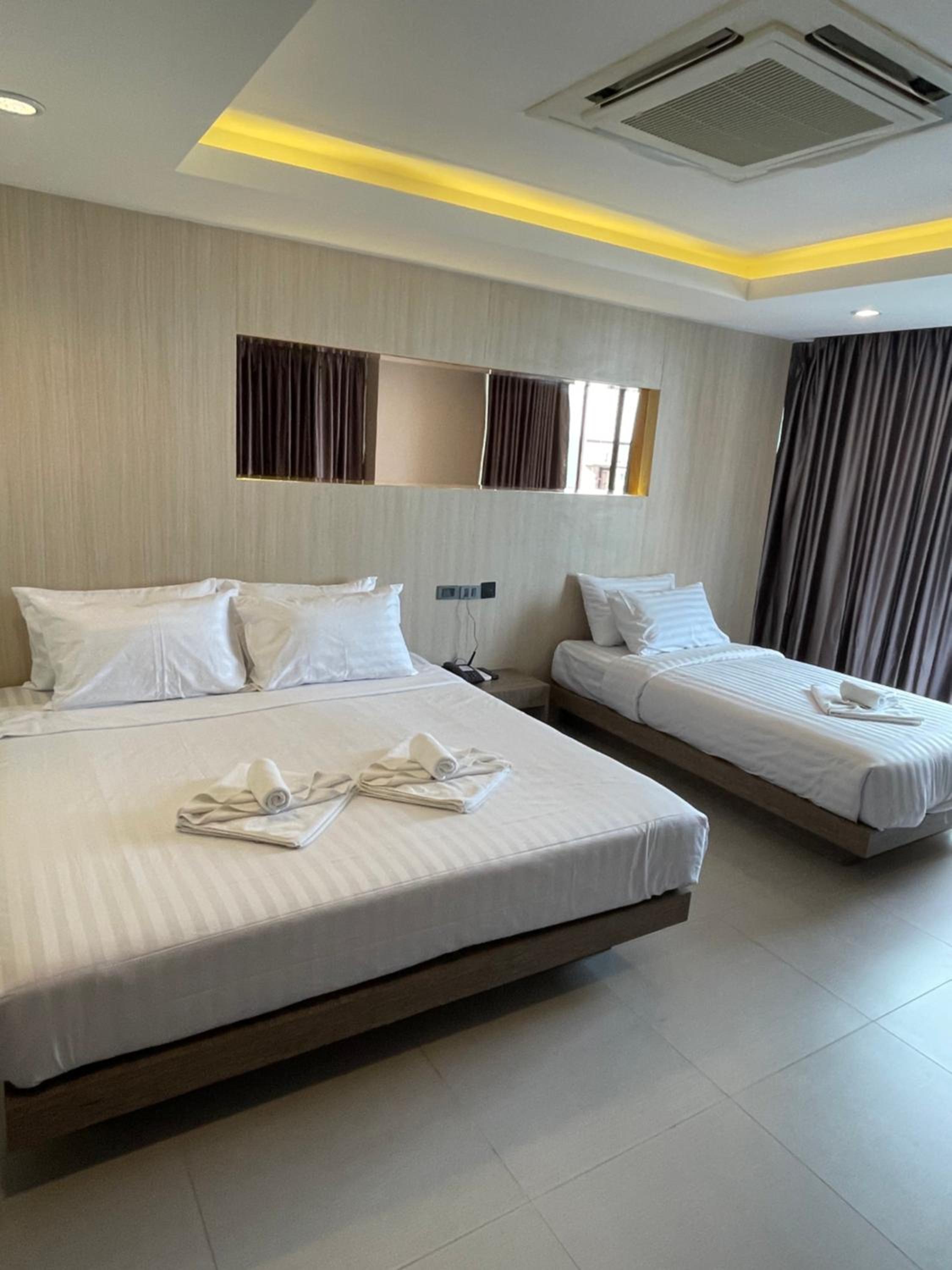 Superior Triple Room with Sea View - Photo 2