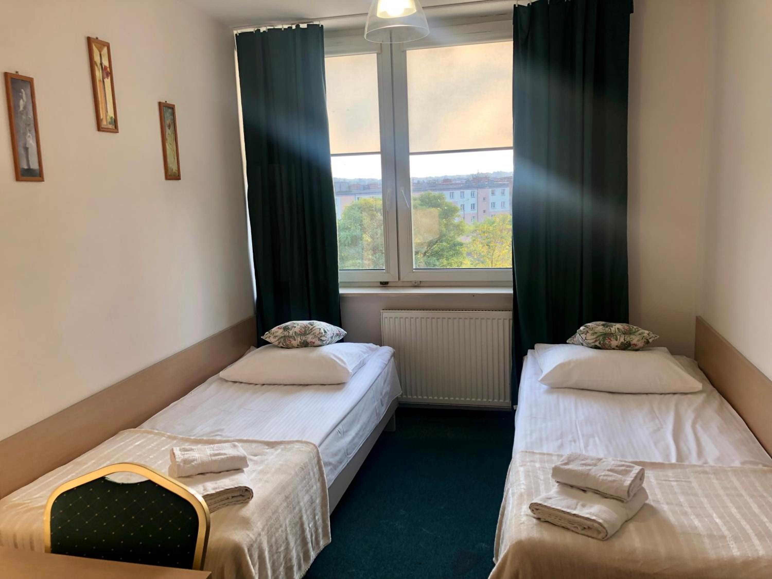 Twin Room - Photo 18
