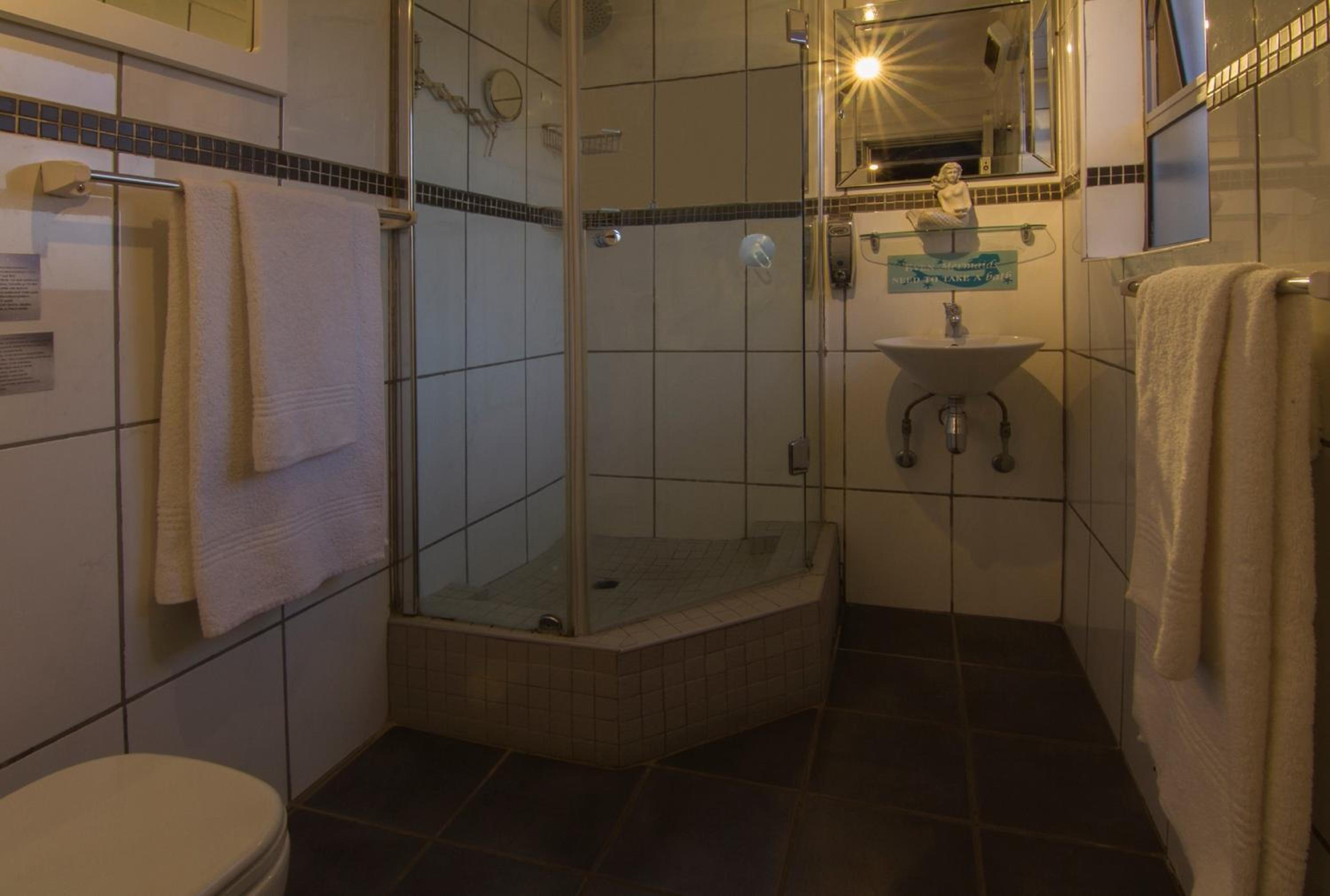 Economy Double Room - Photo 7