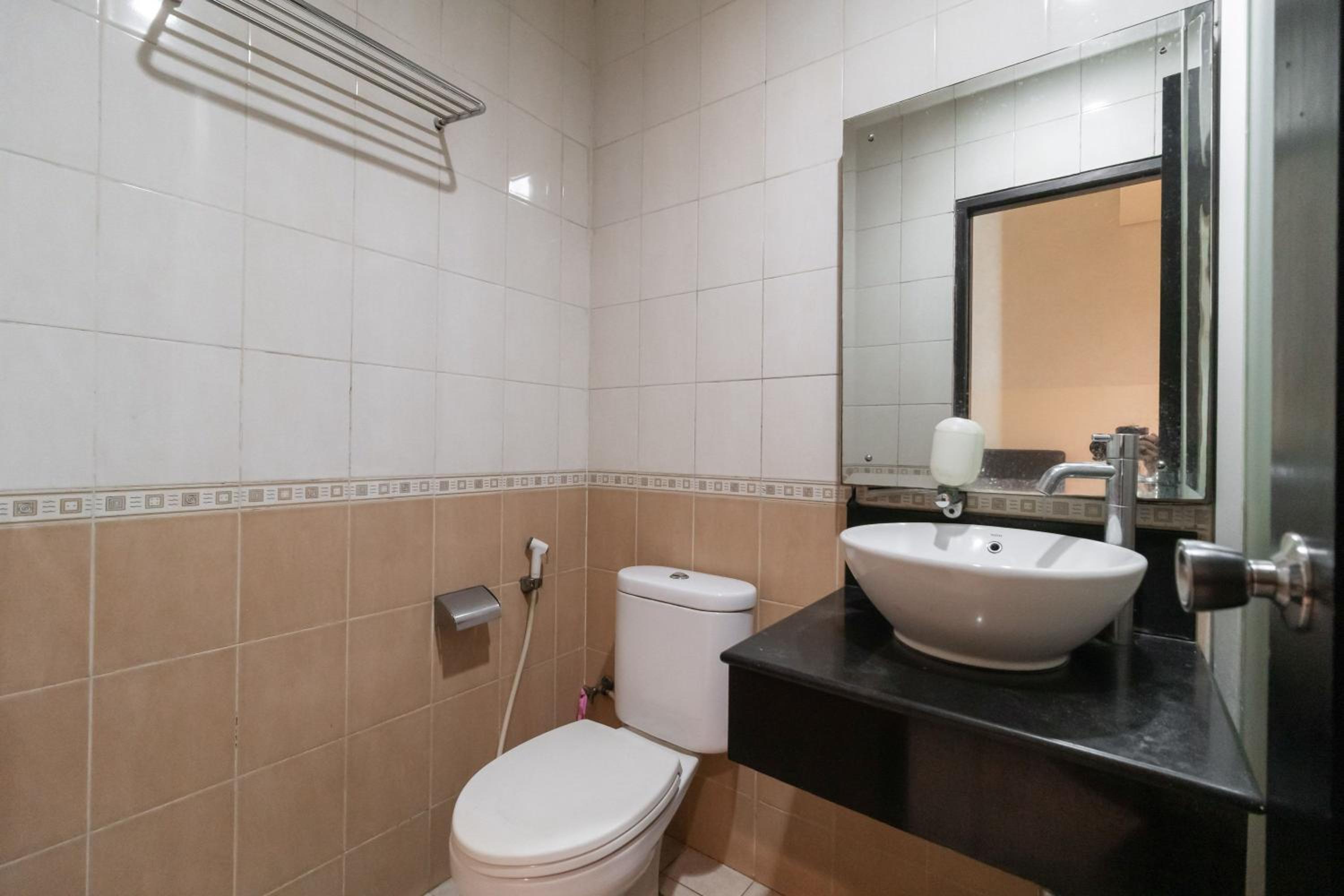 Standard Double Room - Photo 8
