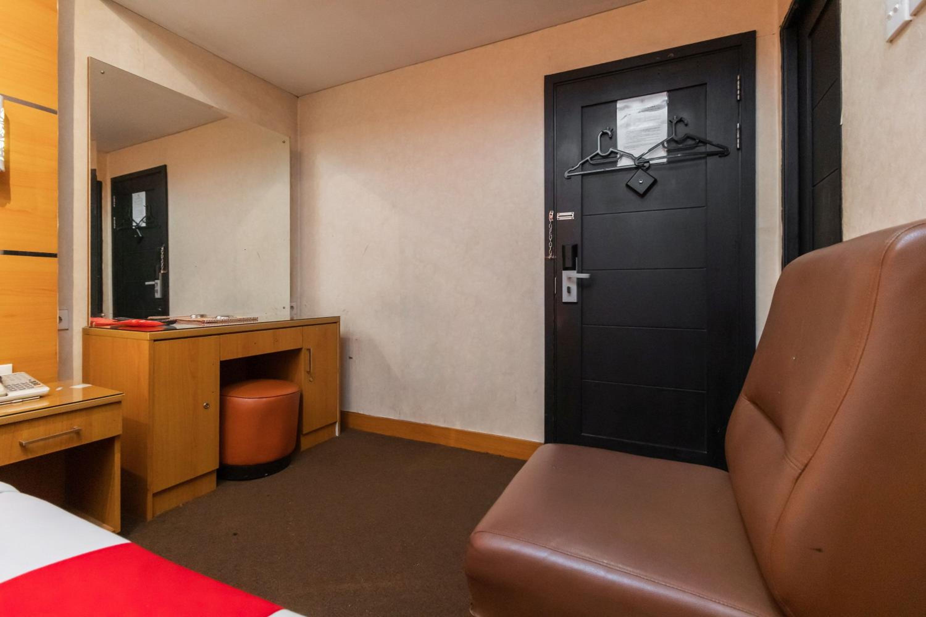Standard Double Room - Photo 9