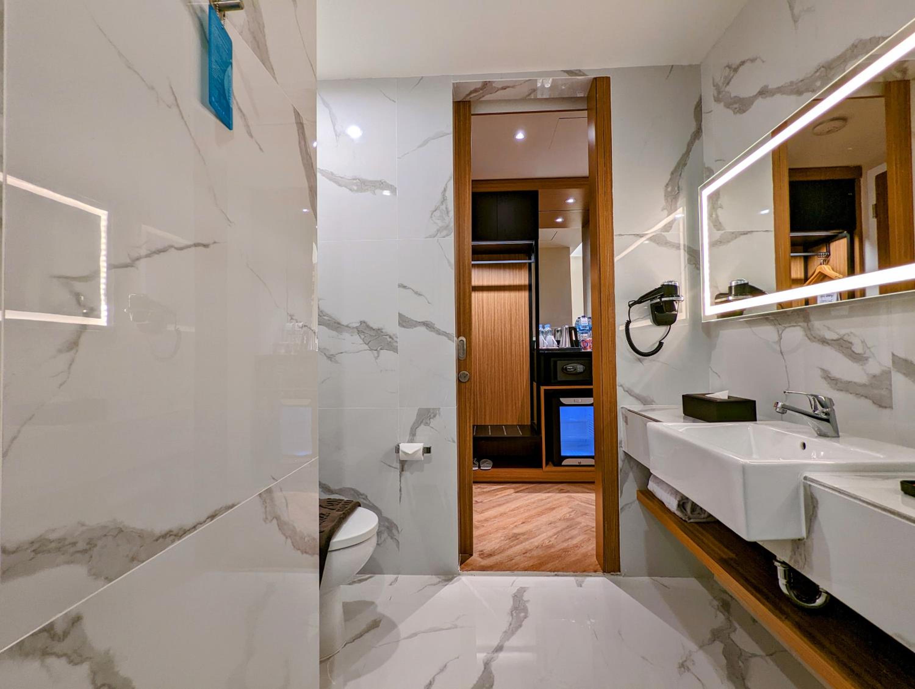 Deluxe Double Room - Photo 7