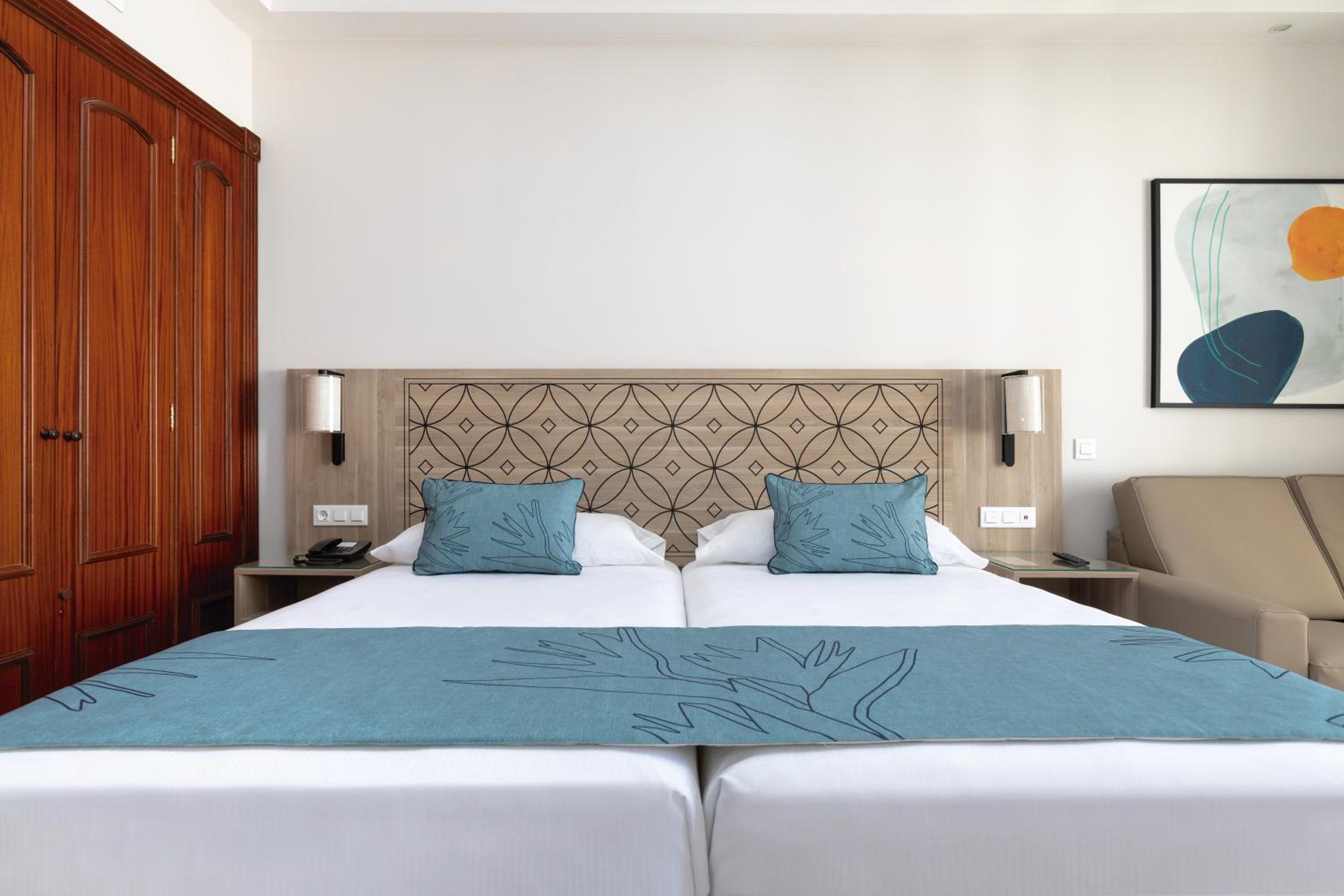 Double Room with Side Sea View photo 2
