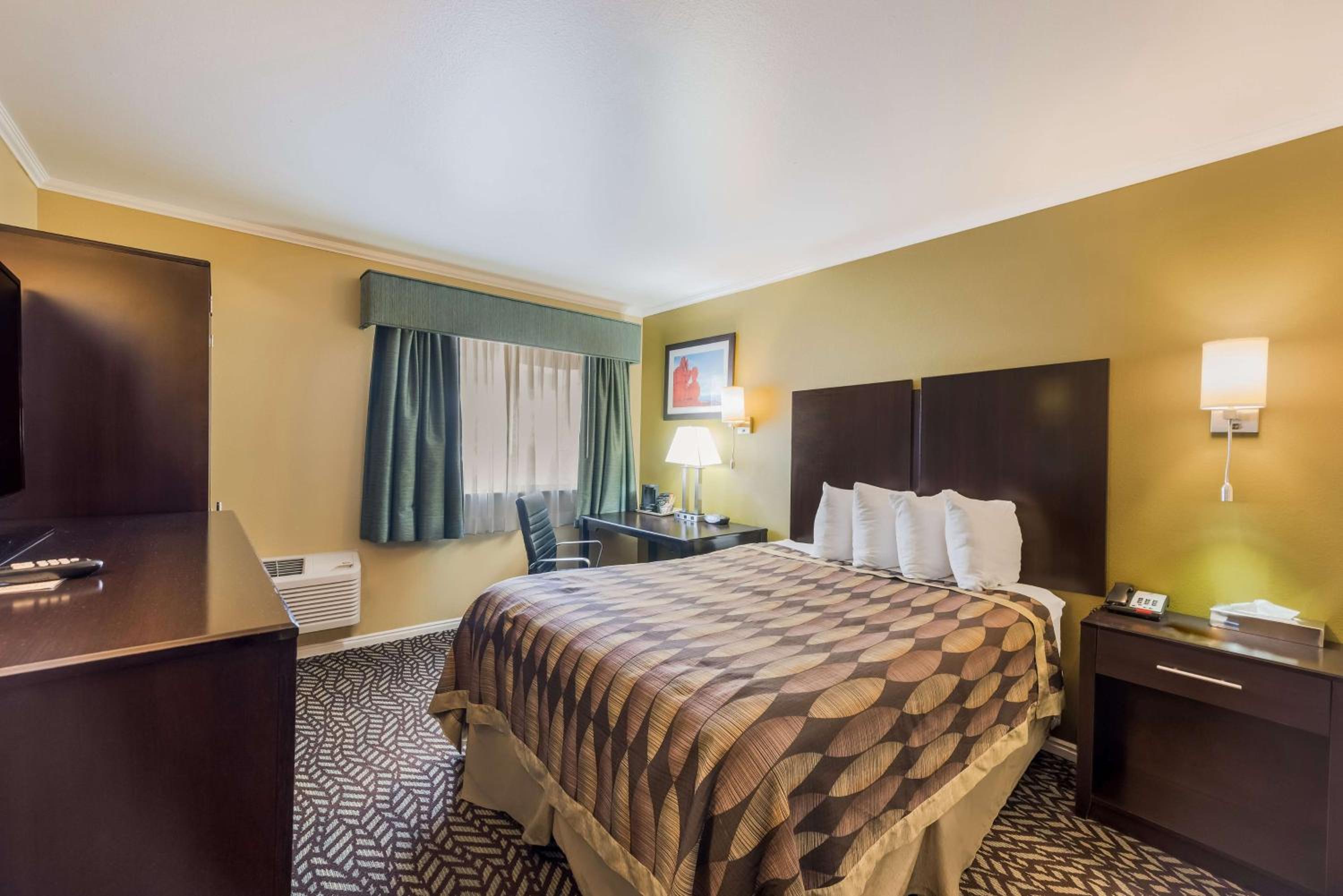 Queen Room - Disability Access/Non-Smoking - Photo 1