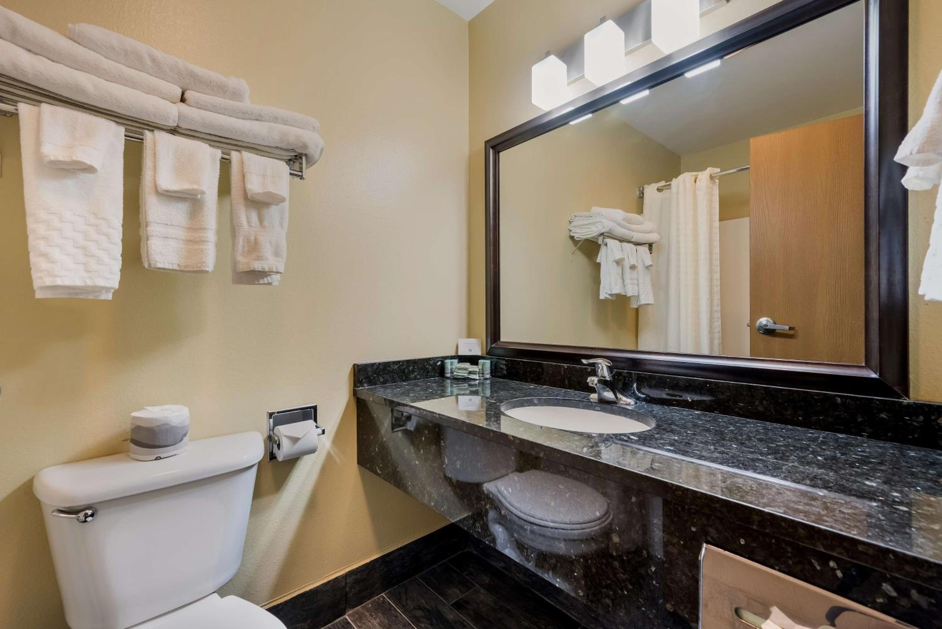 Queen Suite with Three Queen Beds - Photo 2