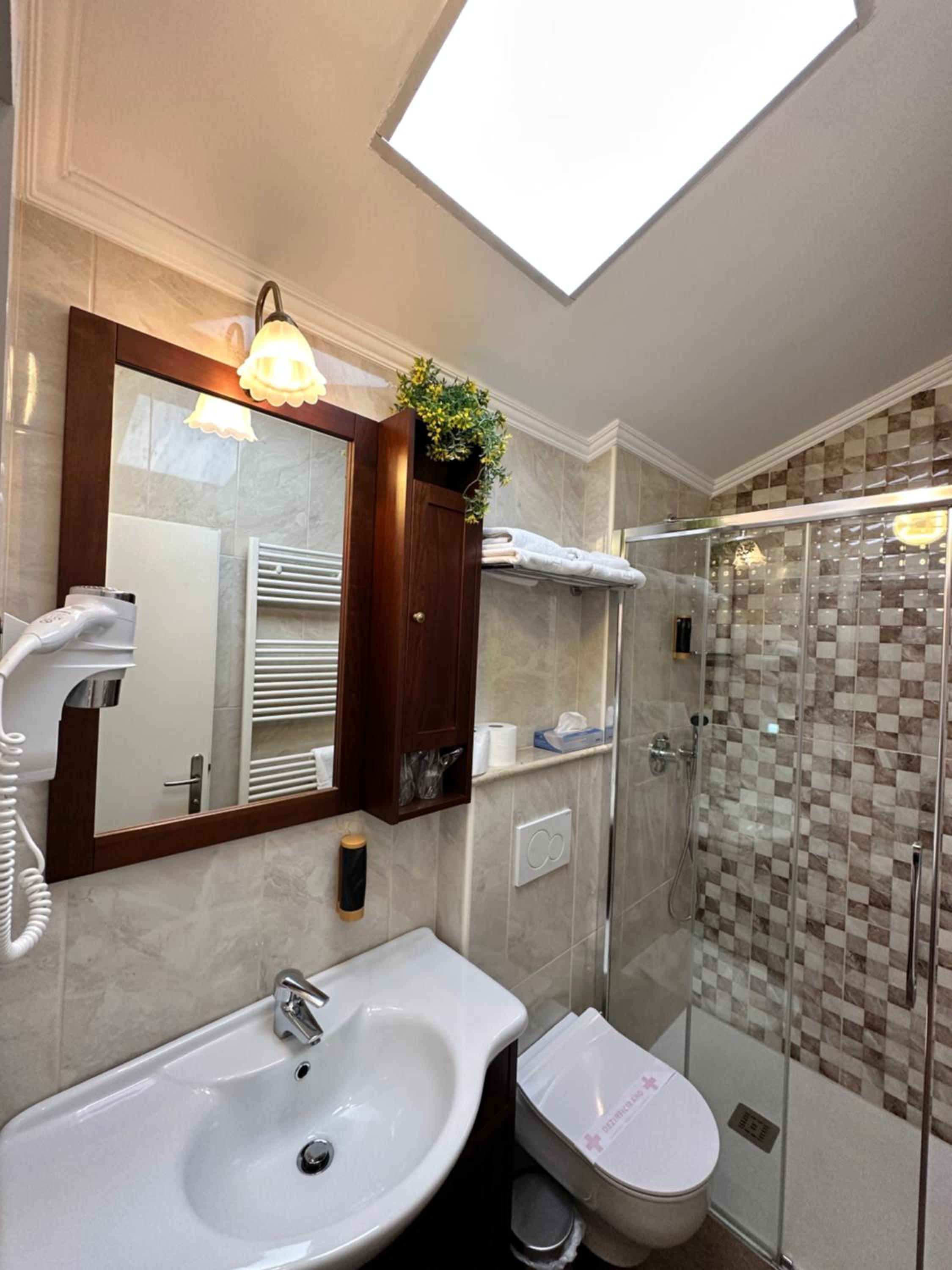 Double or Twin Room - Photo 2