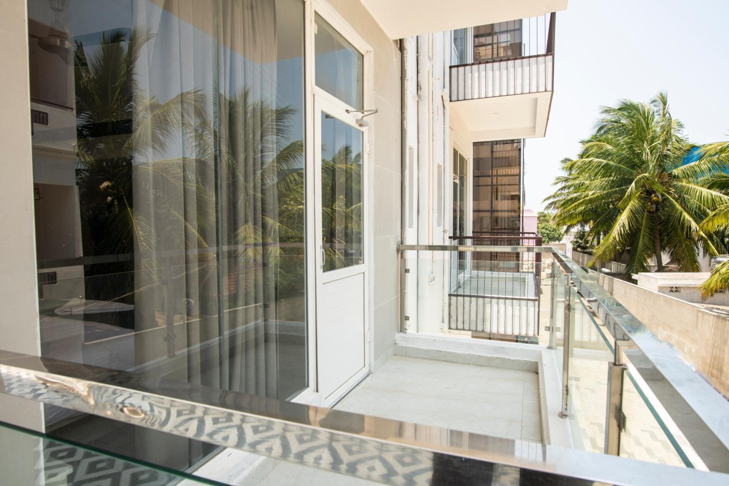 Double Room with Balcony - Photo 2