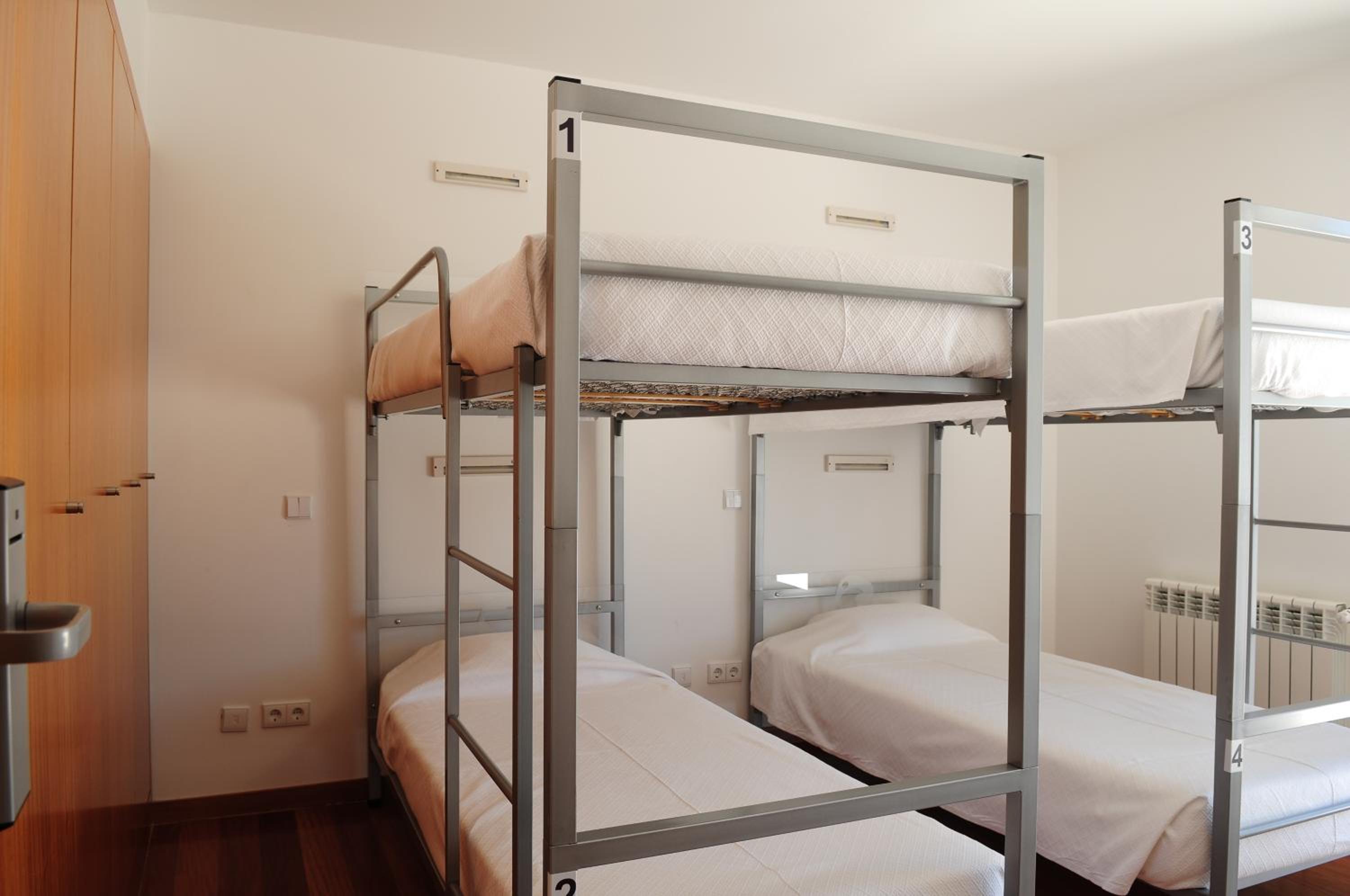 Bed in 4-Bed Female Dormitory Room photo 3