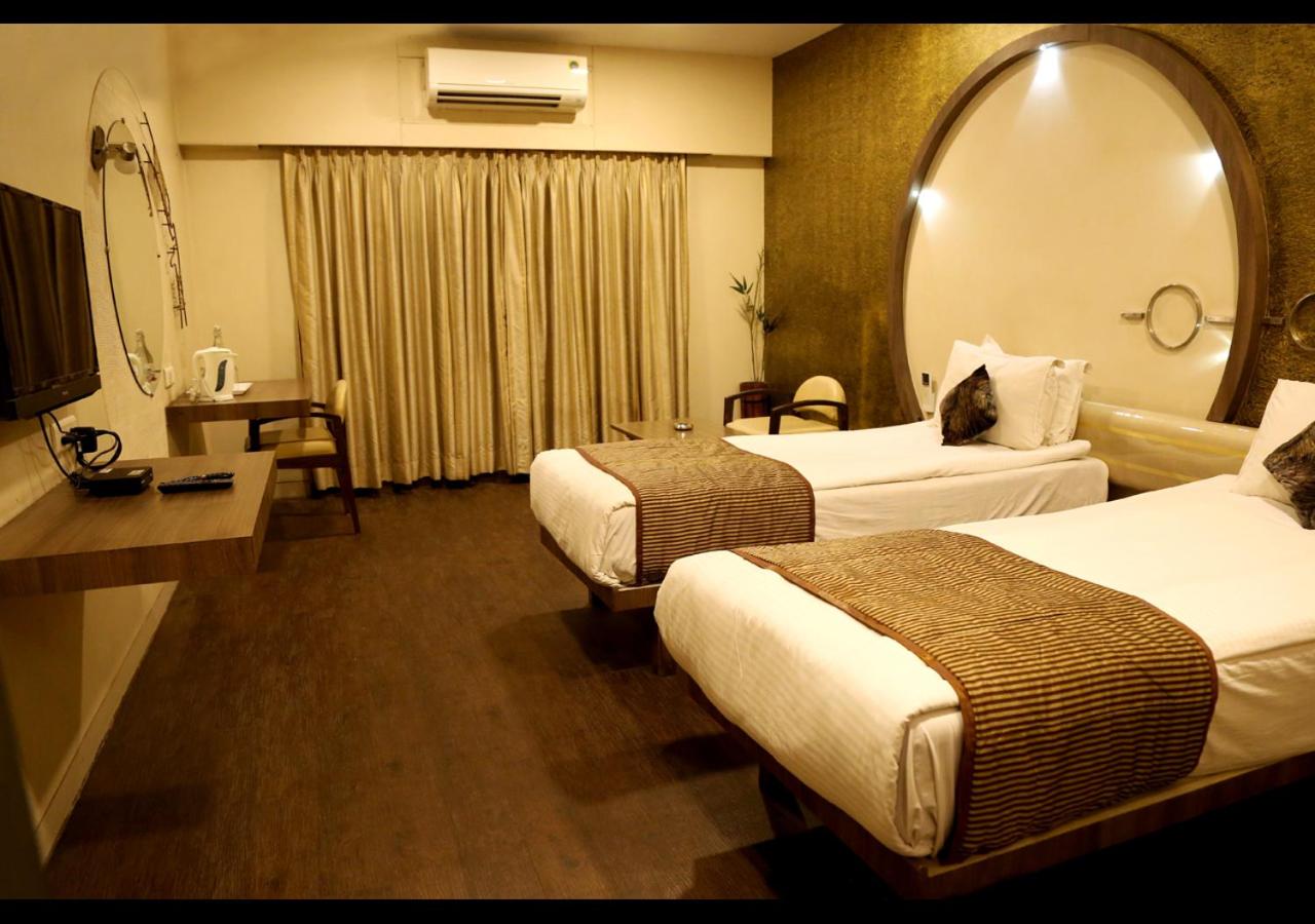 Standard Queen Room - Photo 7