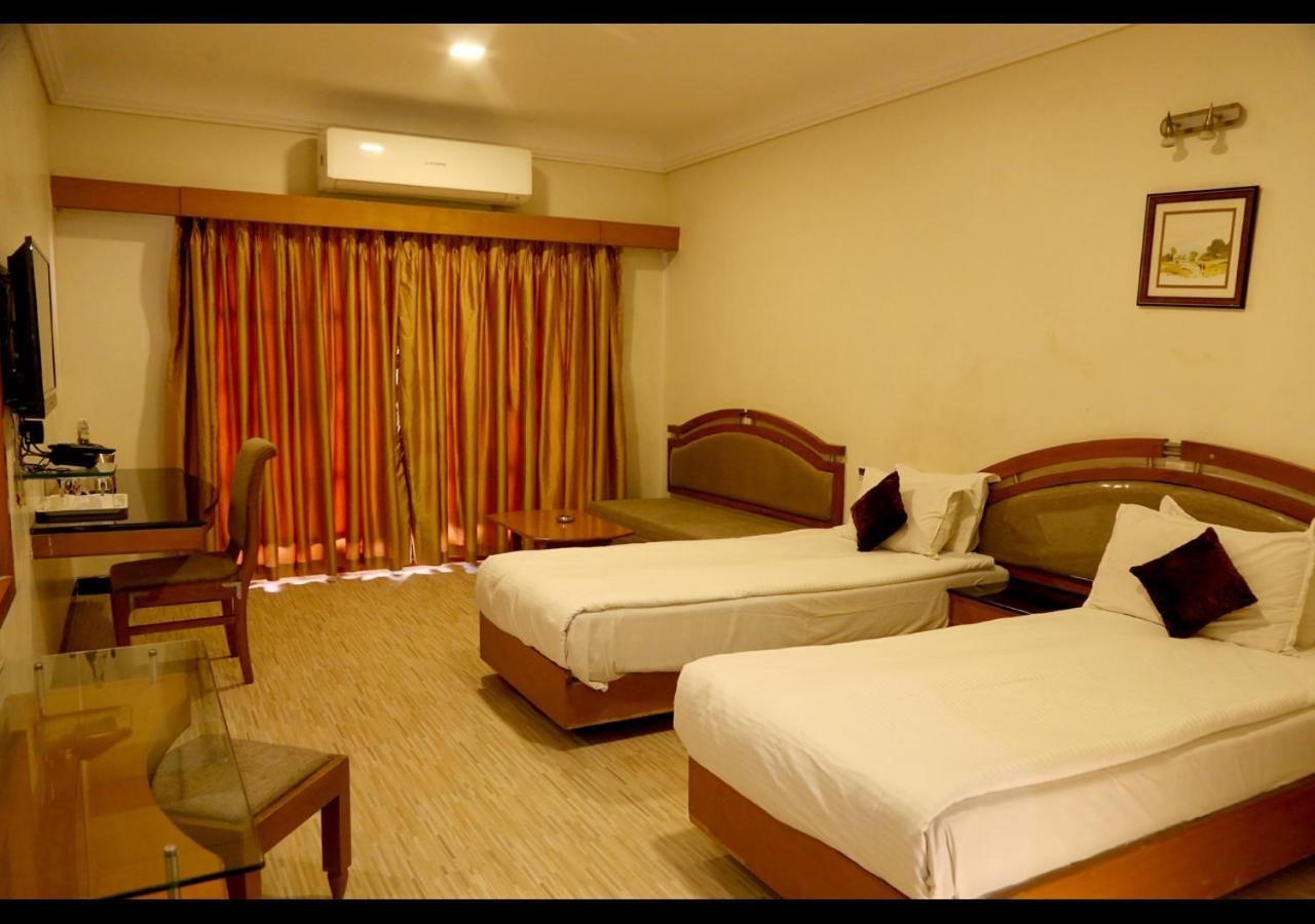 Deluxe Room - Photo 5