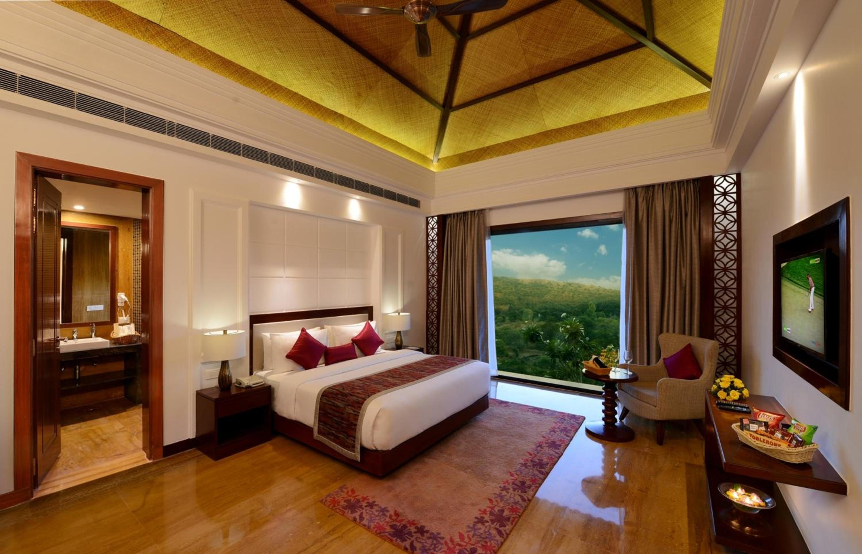 Executive Suite - 15% off on Buffet, 20% off on Spa and Laundry, Happy Hours from 11 AM to 7 PM photo 3