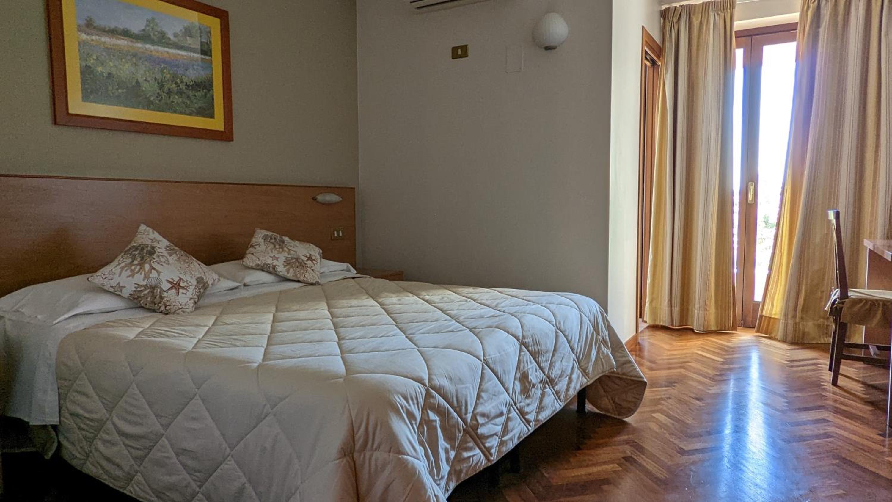 Double or Twin Room - Photo 1