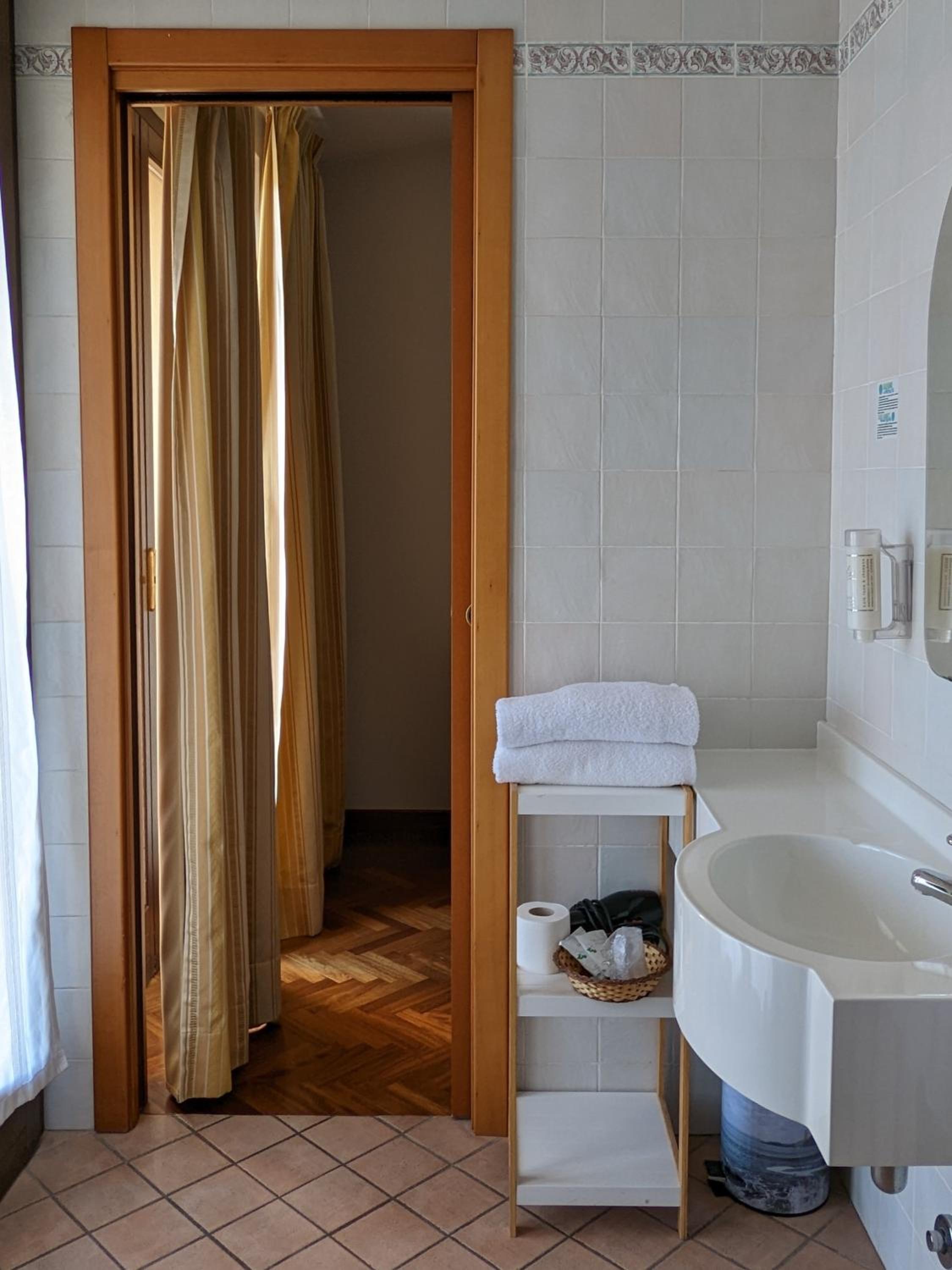 Double or Twin Room - Photo 2