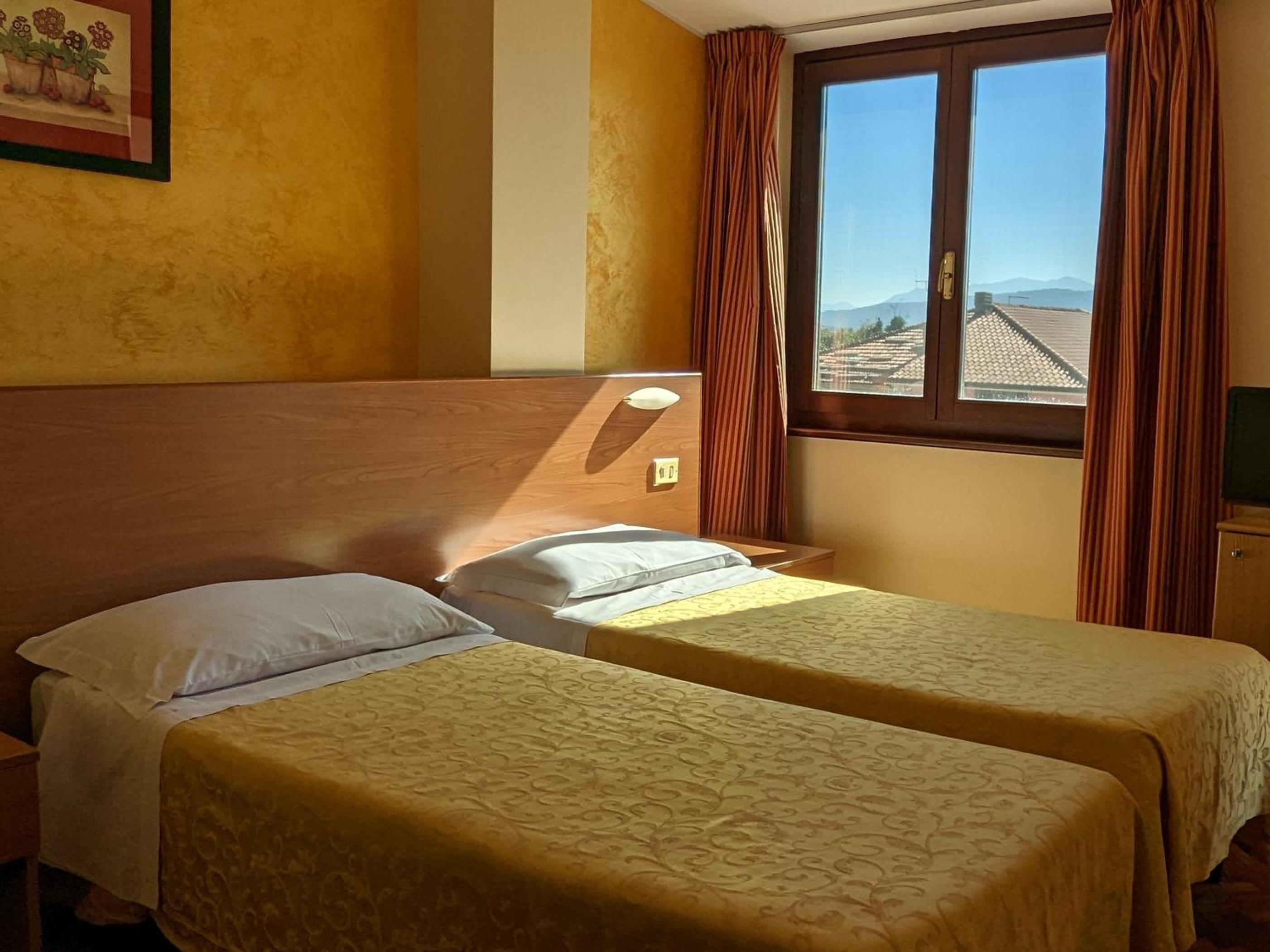 Basic Triple Room - Photo 1