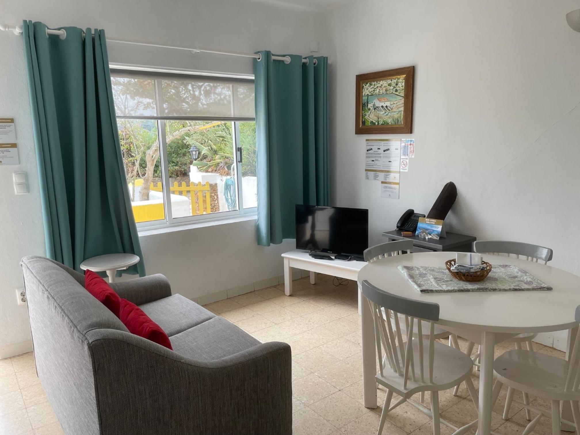 One-Bedroom Apartment with River View - Photo 17