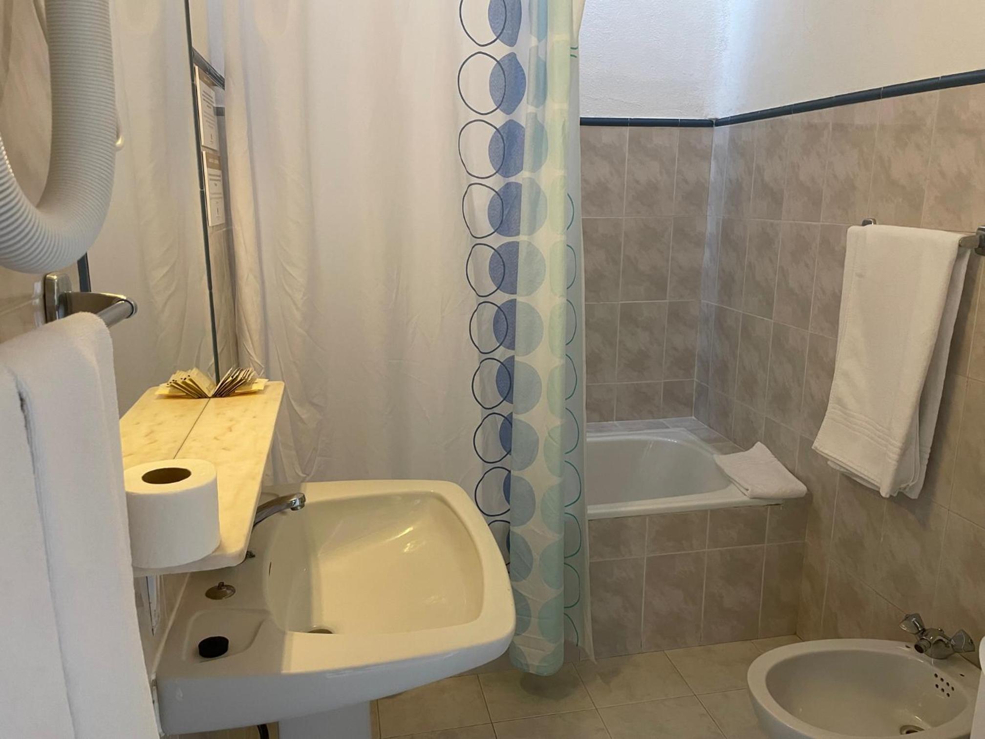 One-Bedroom Apartment with River View - Photo 16