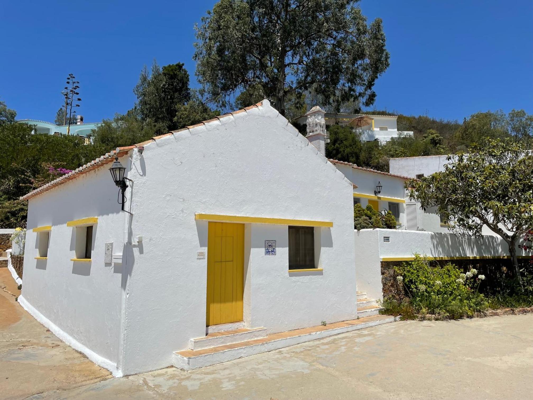 Three-Bedroom House with River View - Photo 11
