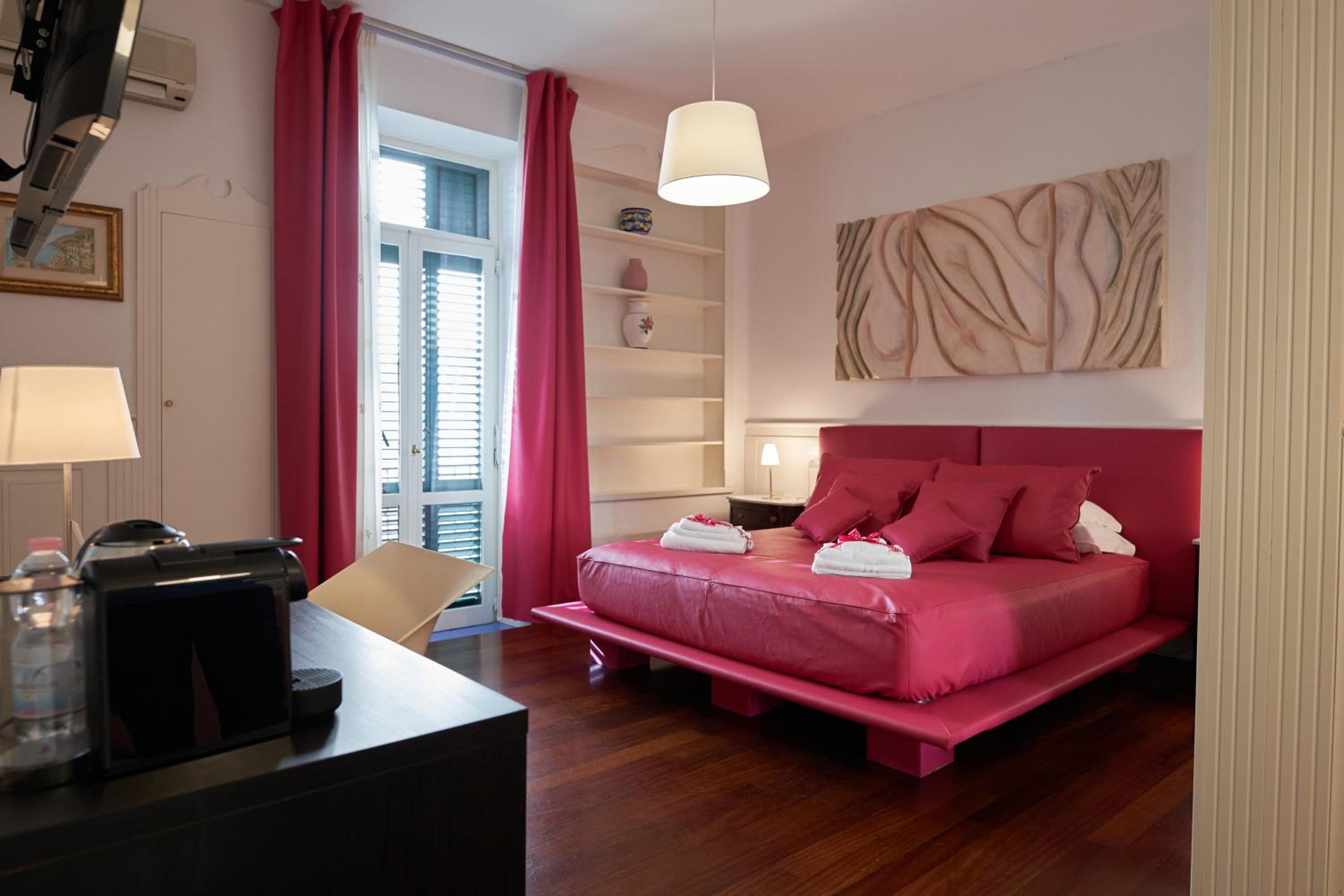 Deluxe King Room photo 2