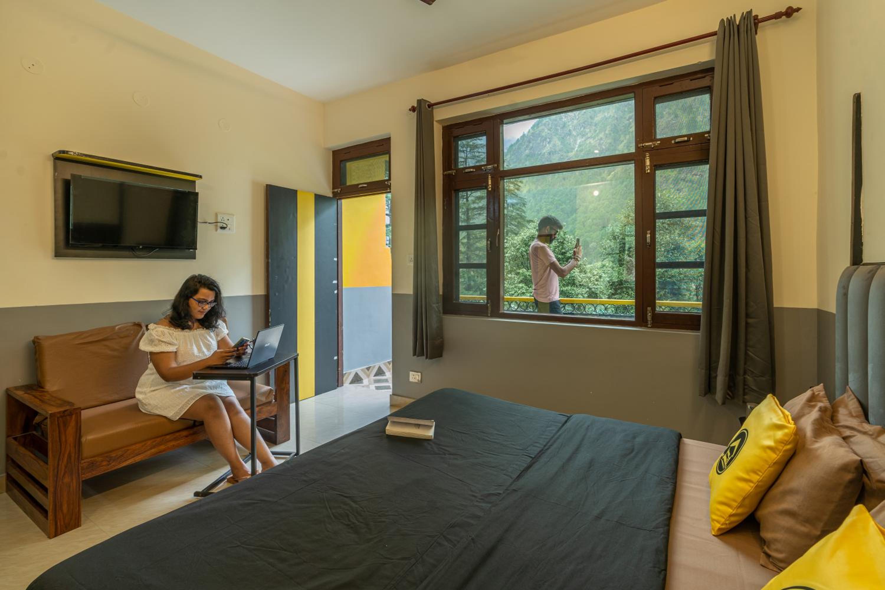  Deluxe Double Room with Balcony x A Block - Photo 4