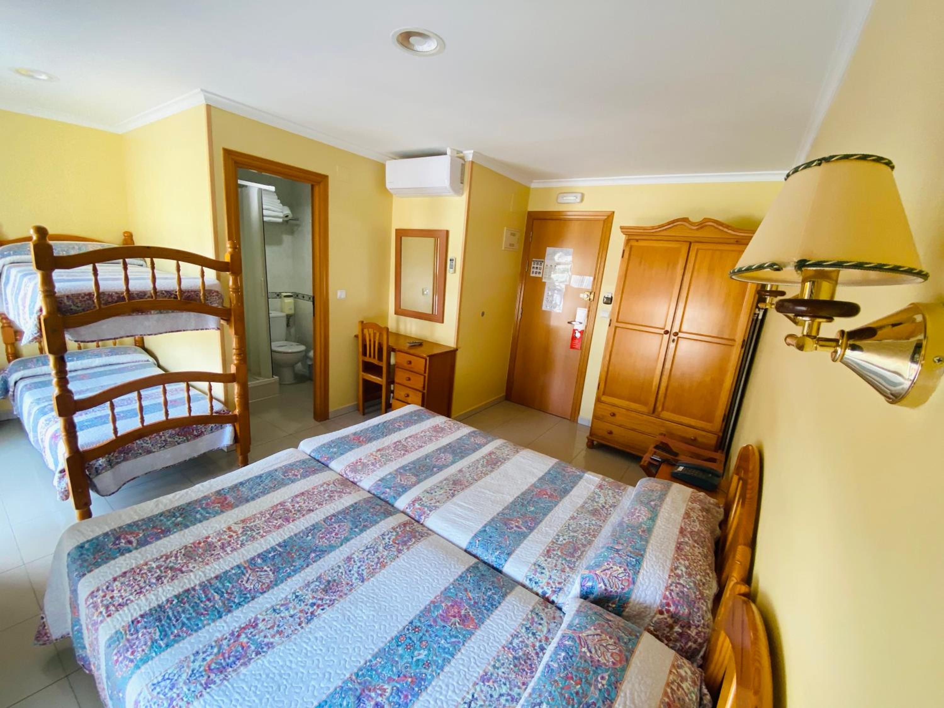 Quadruple Room with Sea View photo 2