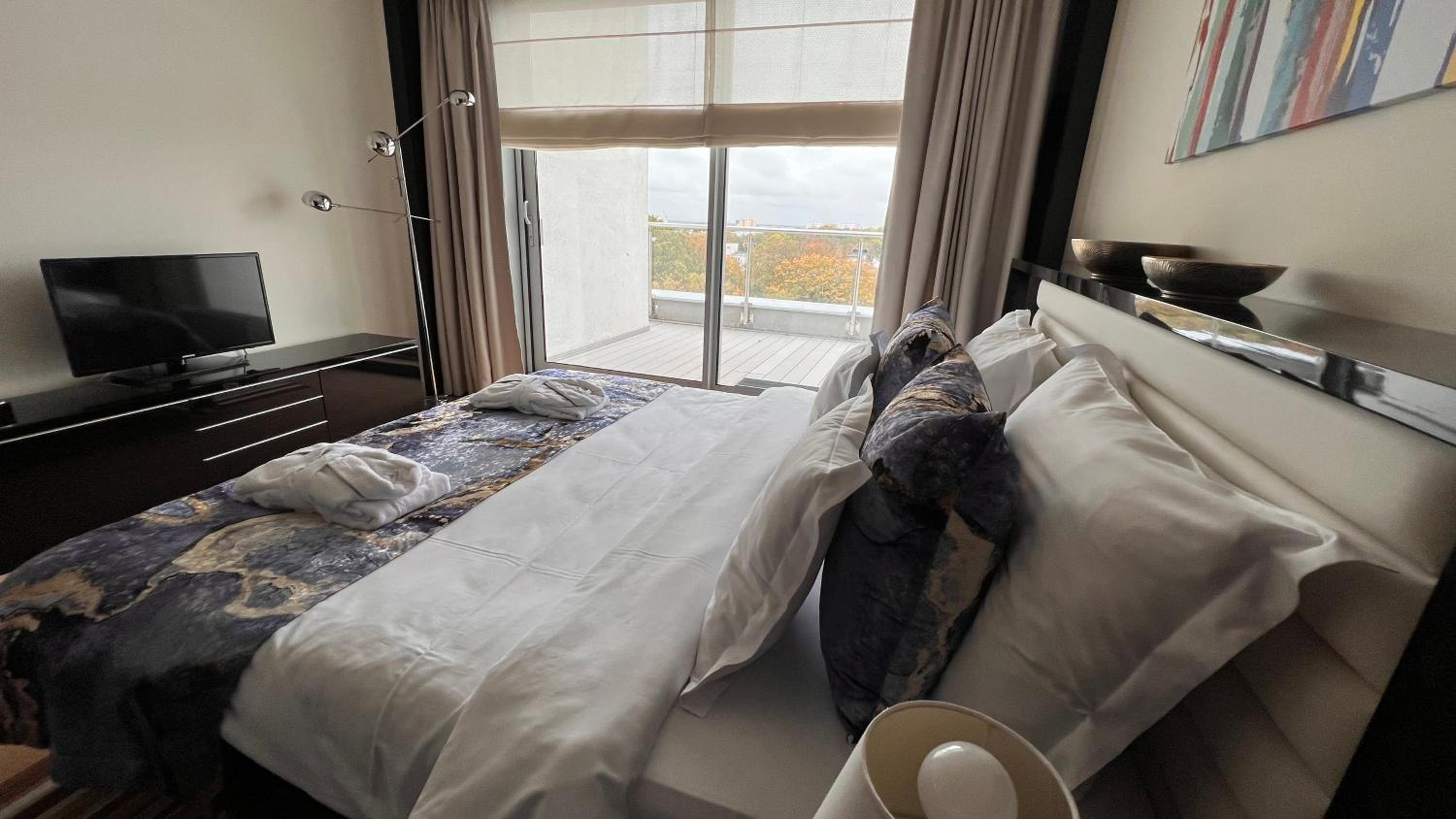 Deluxe Suite with City View