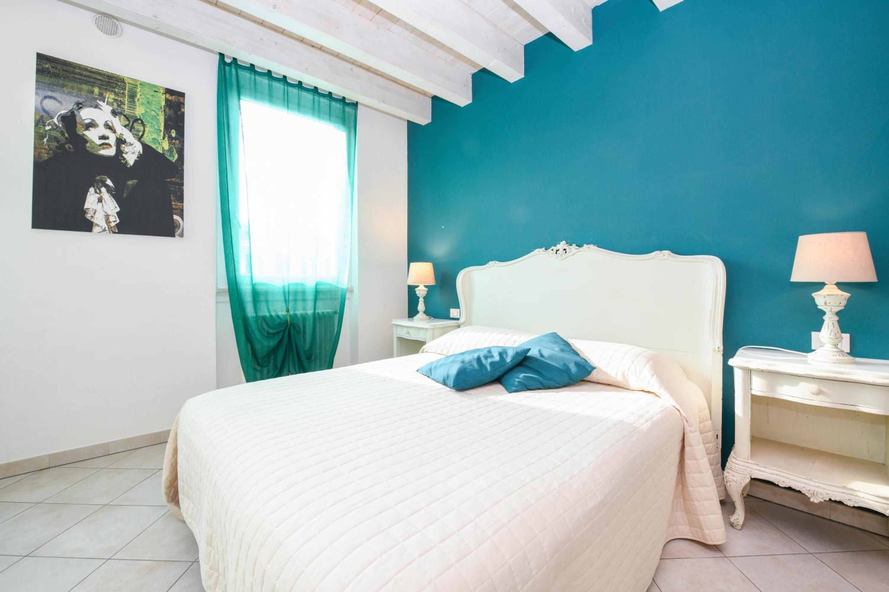 Deluxe Quadruple Room with Lake View photo 2