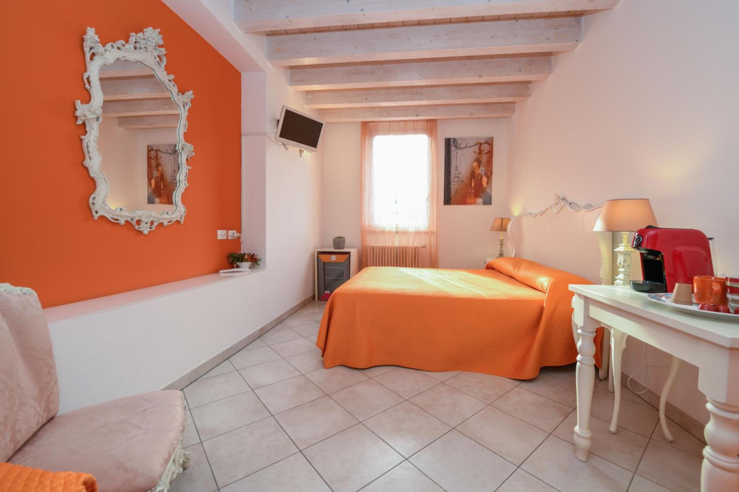 Quadruple Room with Lake View photo 3