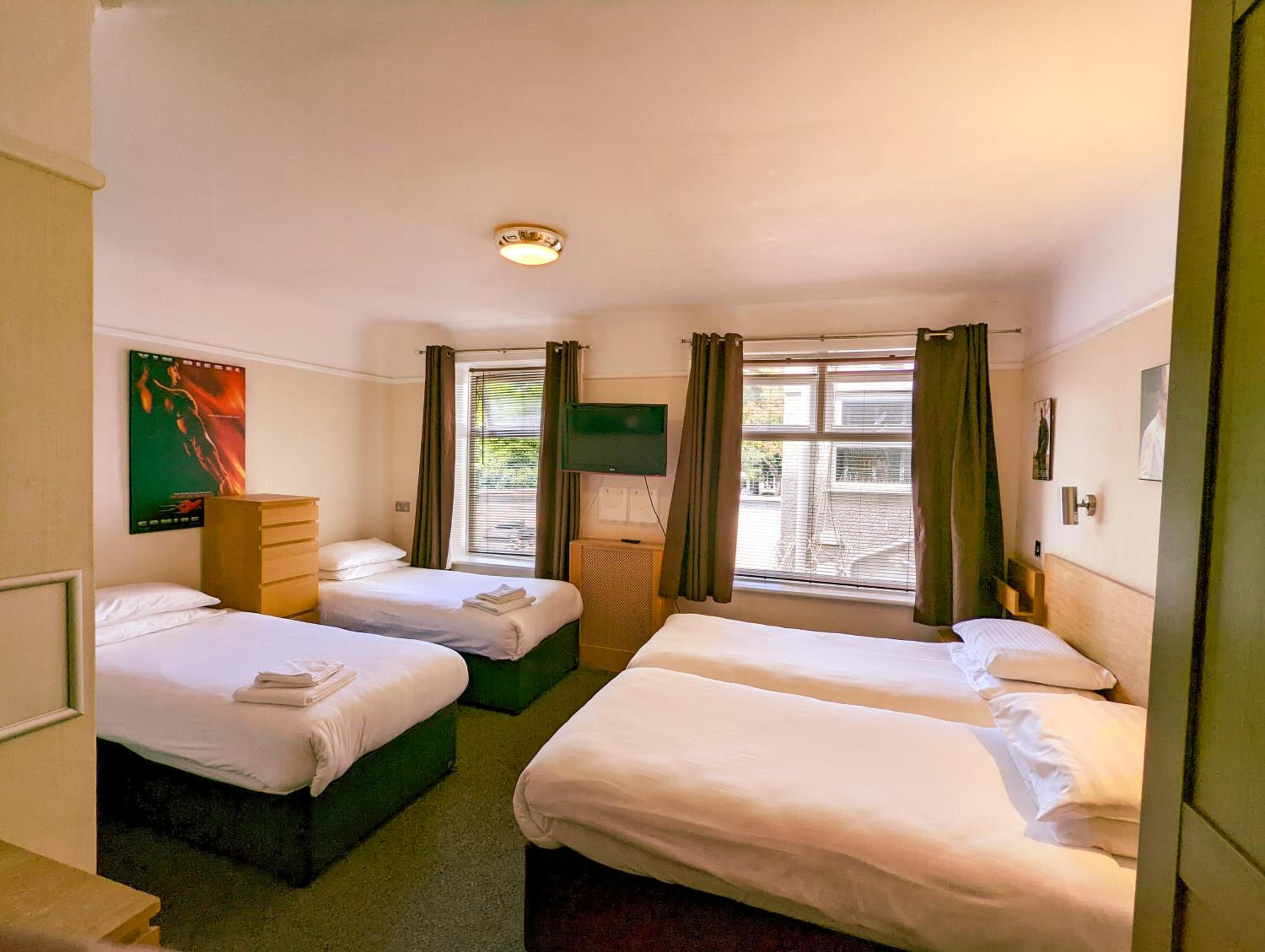 Quadruple Room - Photo 1