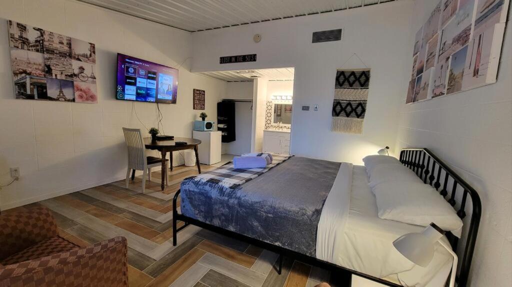 Deluxe Suite - Photo 7