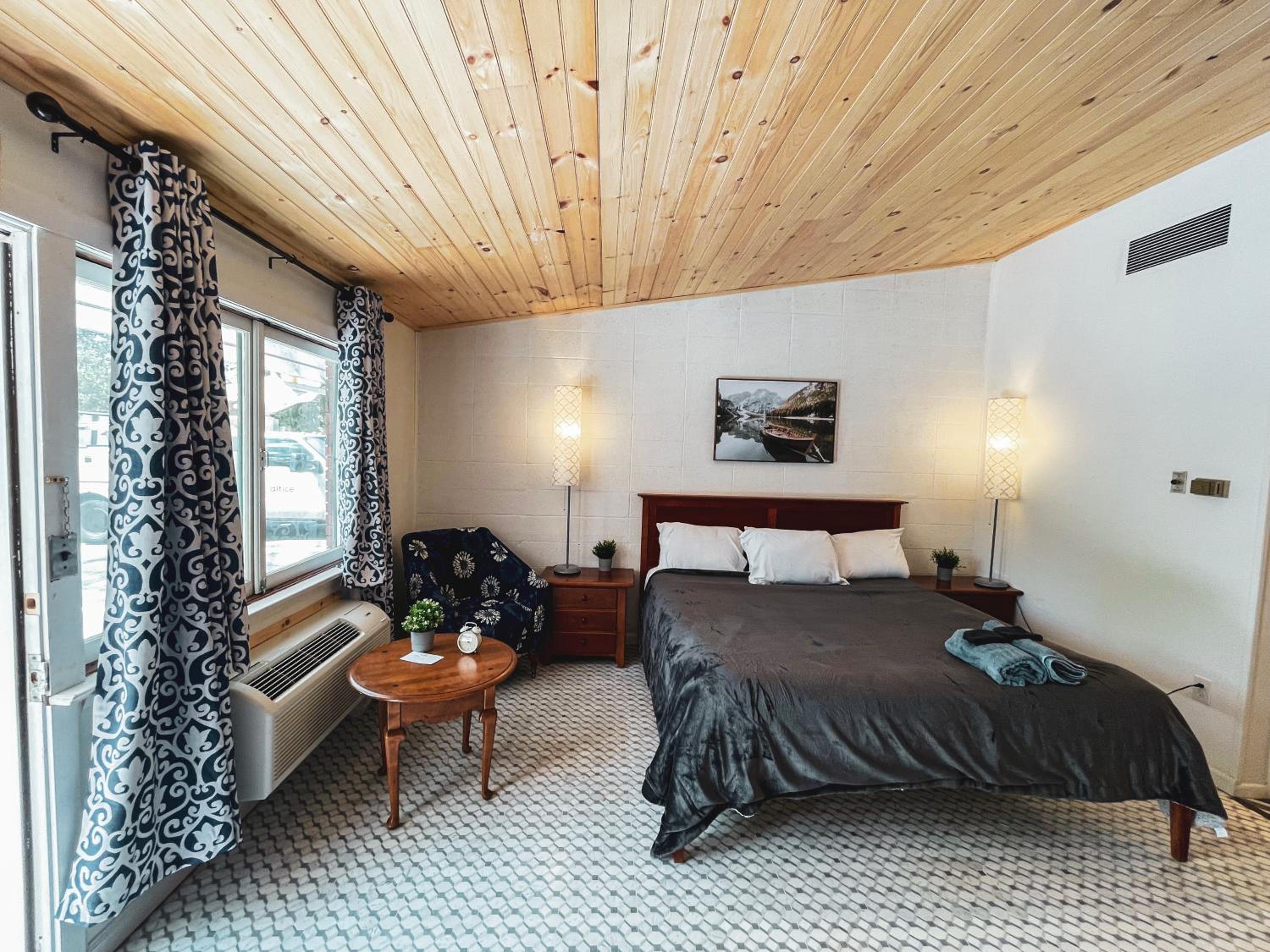 Deluxe Suite - Photo 1