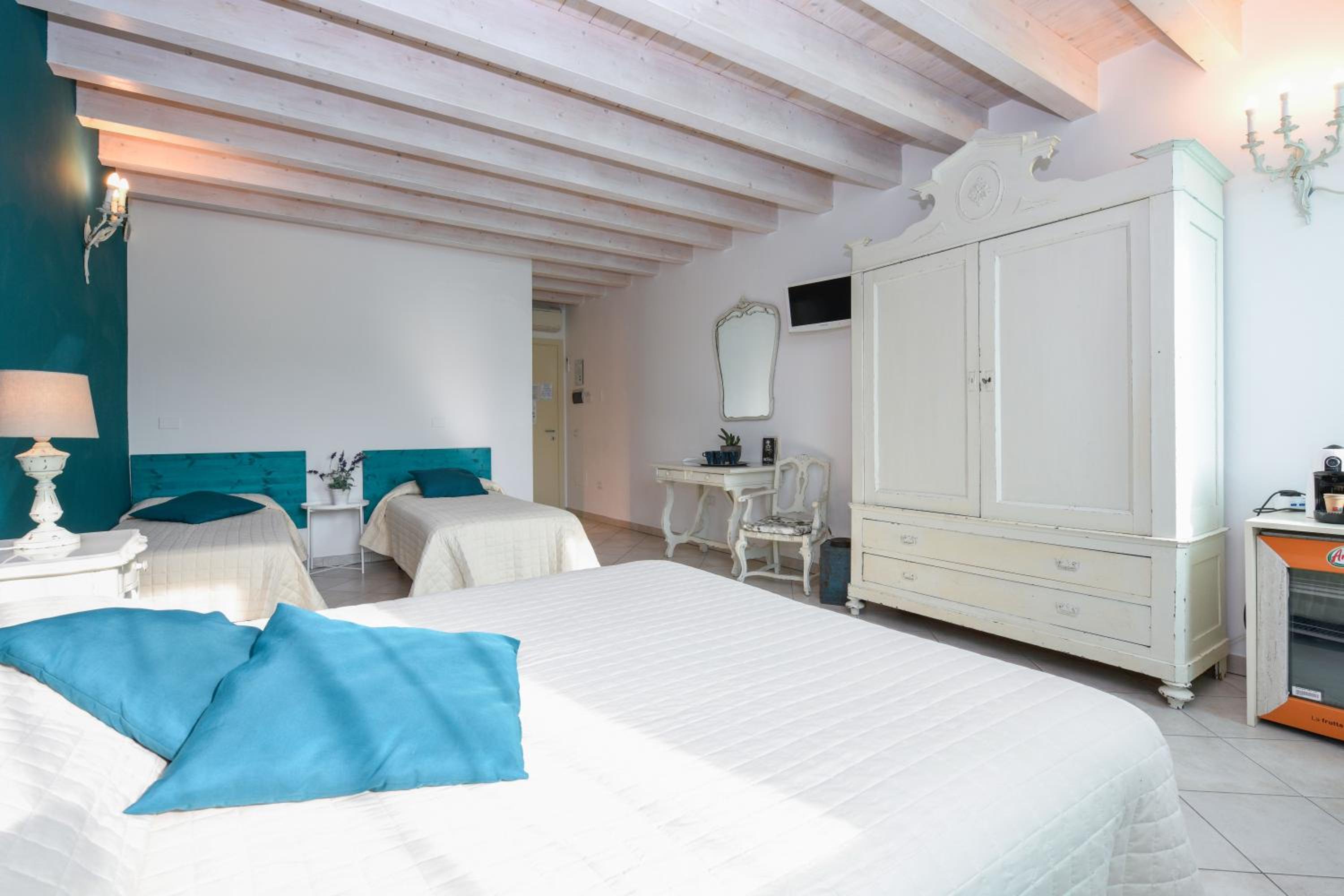 Deluxe Quadruple Room with Lake View photo 3