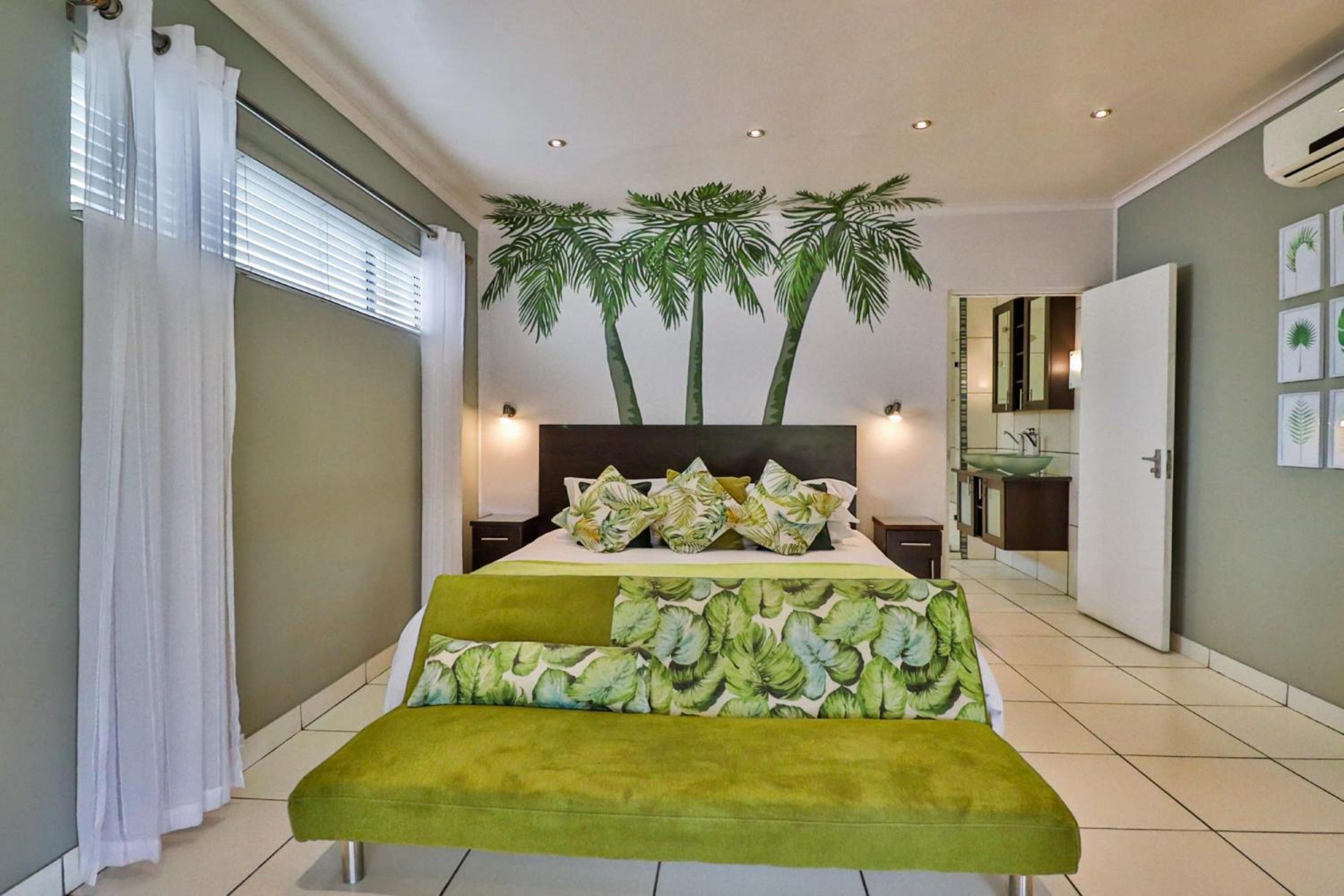 Suite with Balcony - Photo 12
