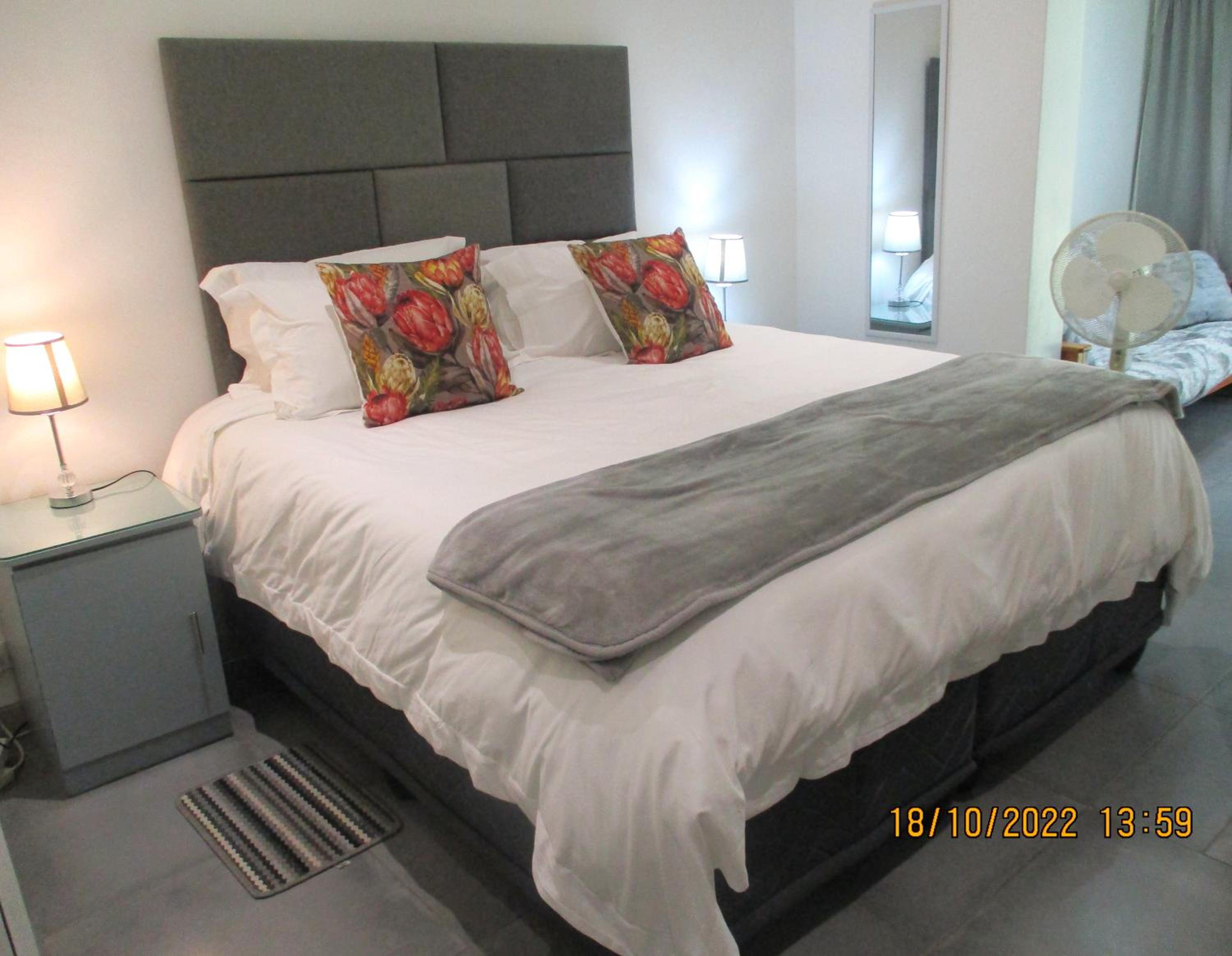 One-Bedroom Apartment - Photo 1