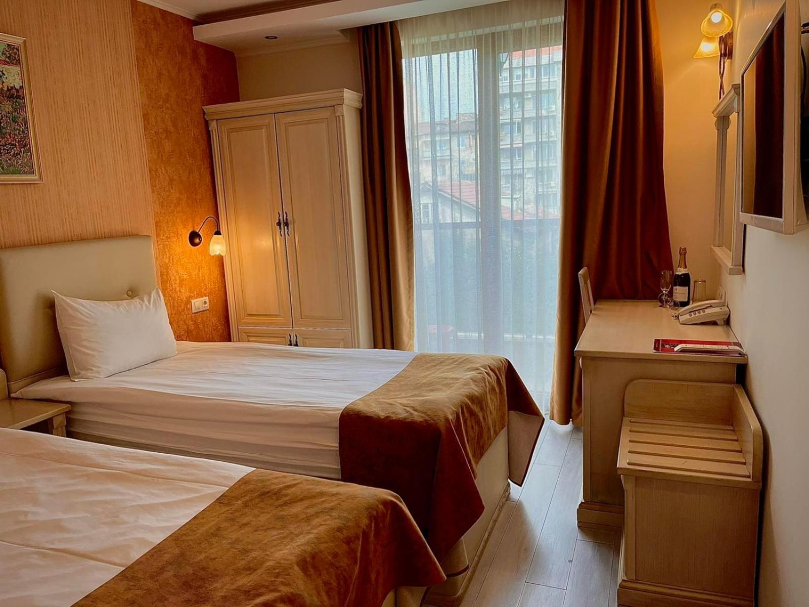 Standard Double or Twin Room photo 1