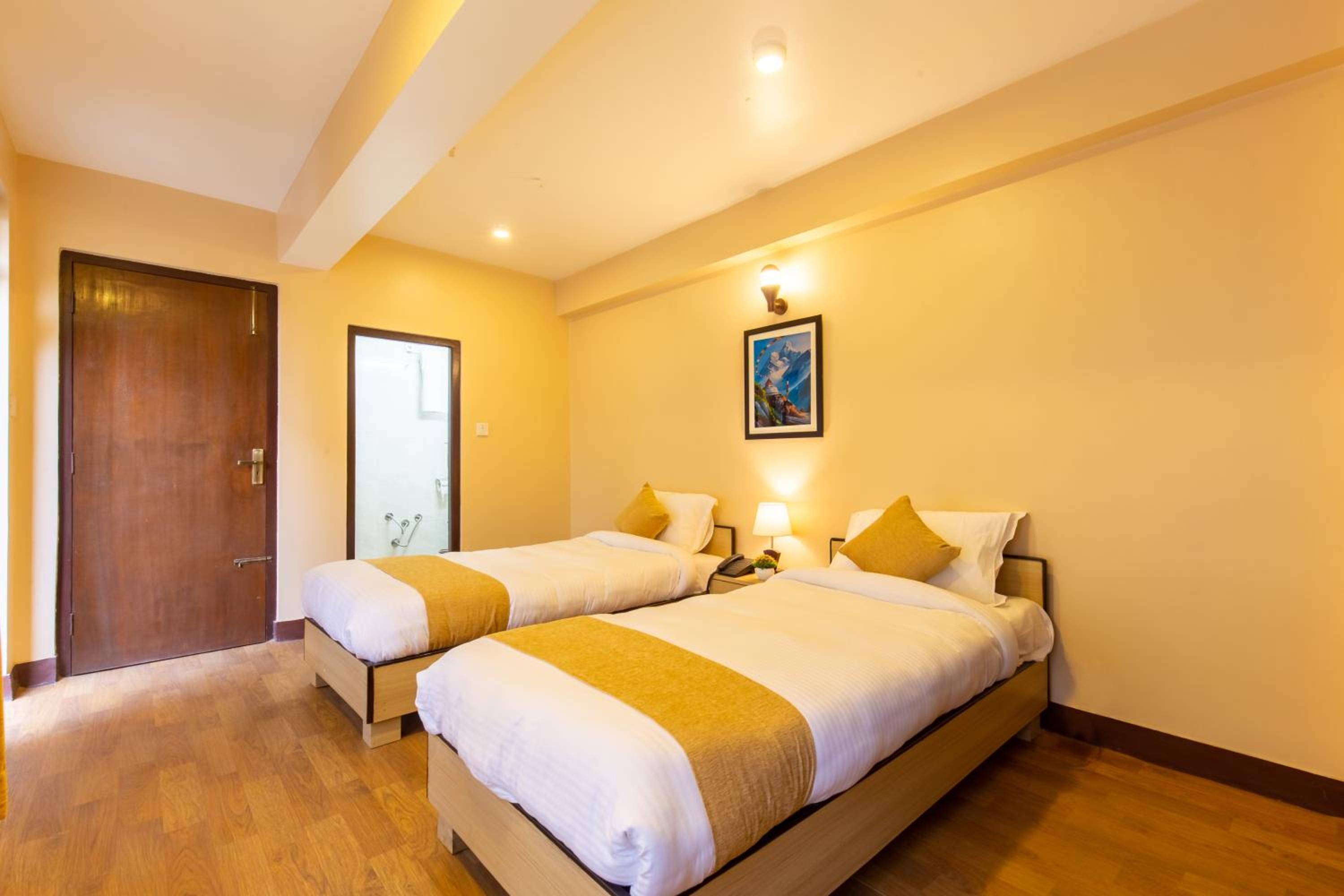 Deluxe Double or Twin Room with City View - Photo 7