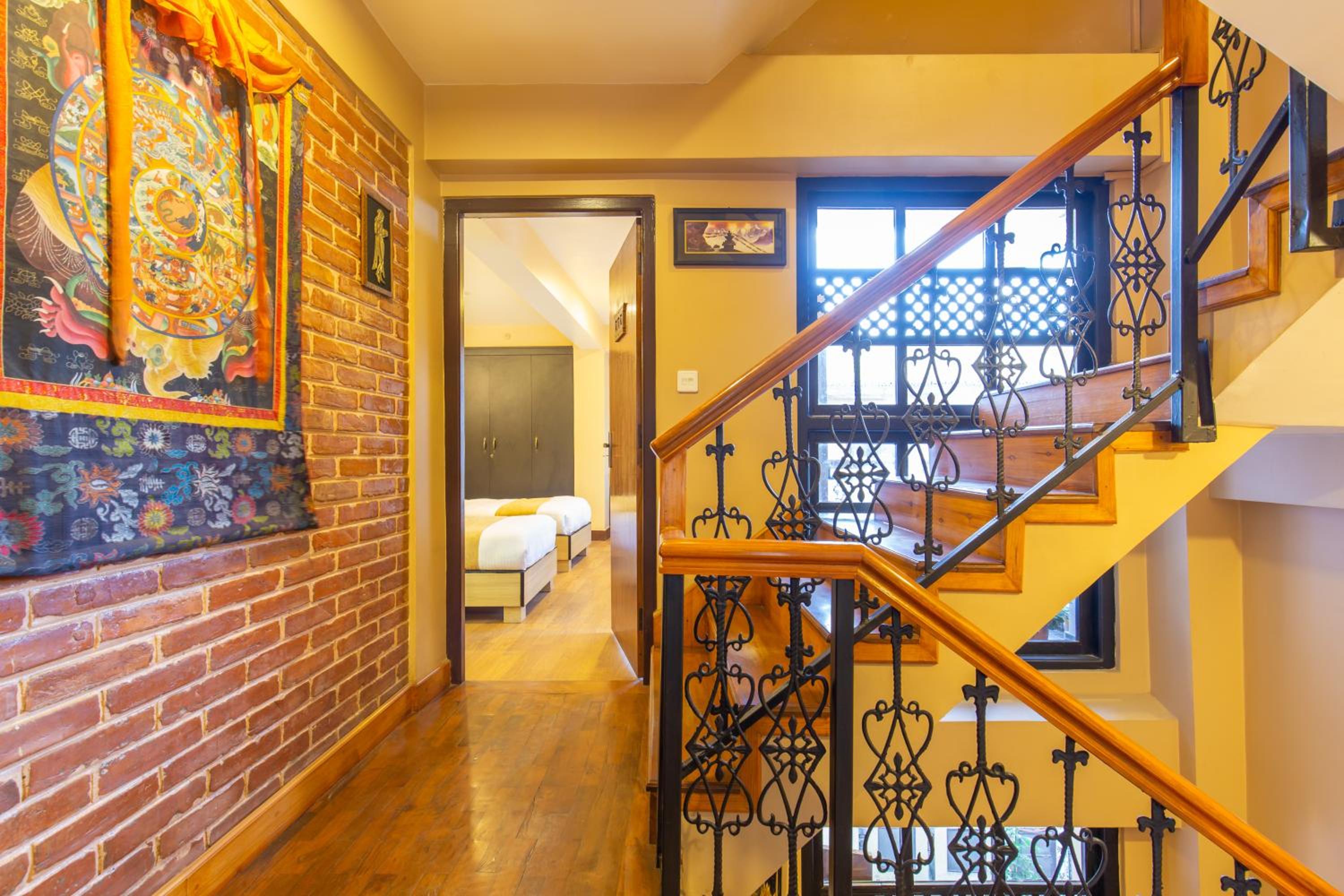 Deluxe Double or Twin Room with City View - Photo 11