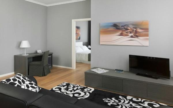 Executive Suite - Photo 5