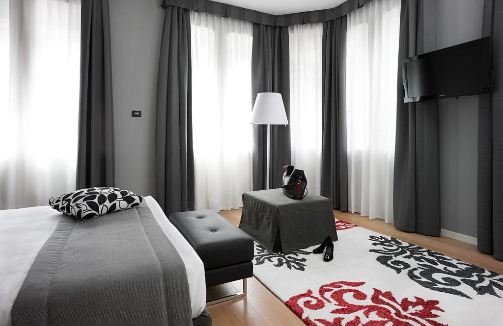Executive Suite - Photo 1