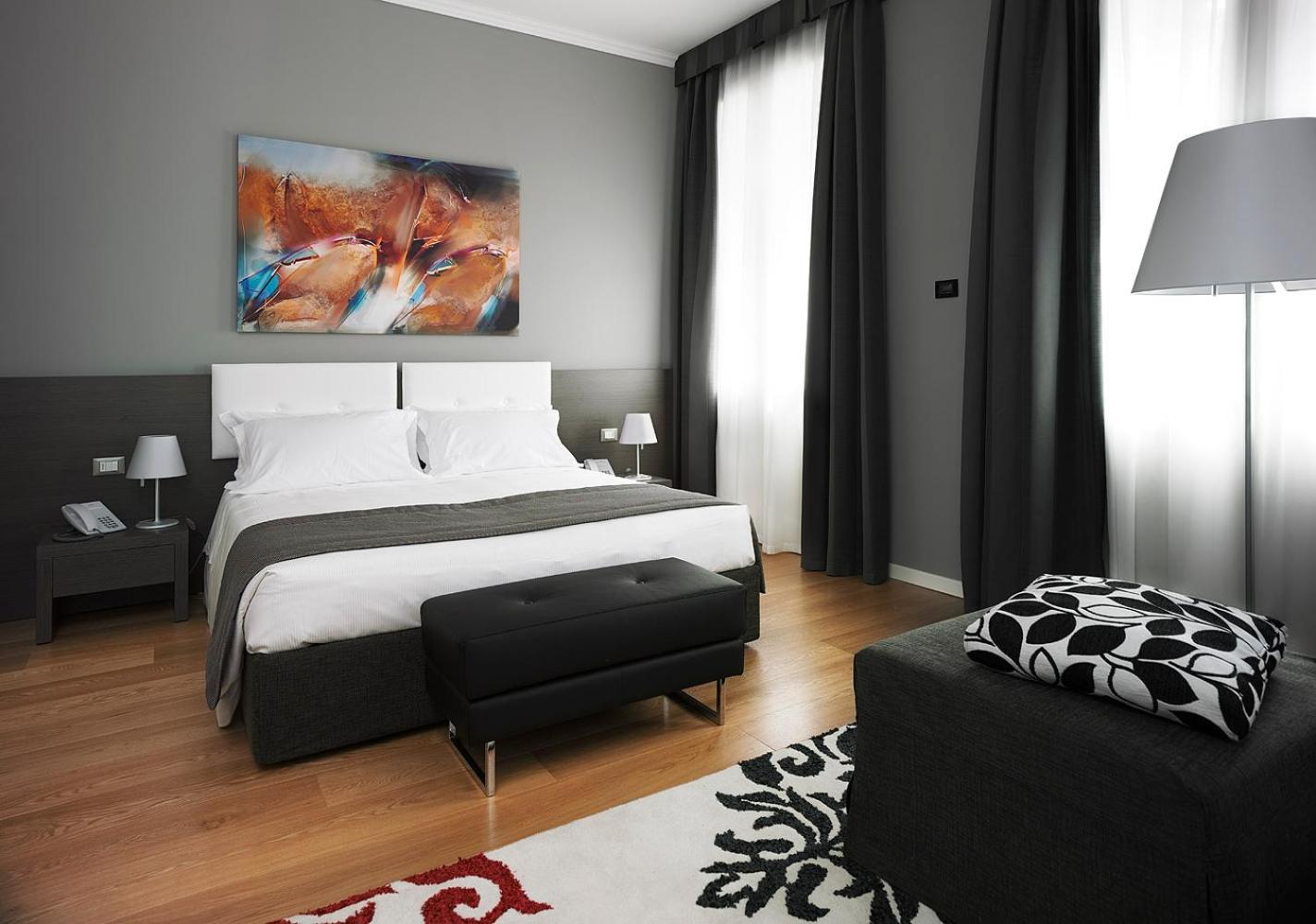 Executive Suite - Photo 3