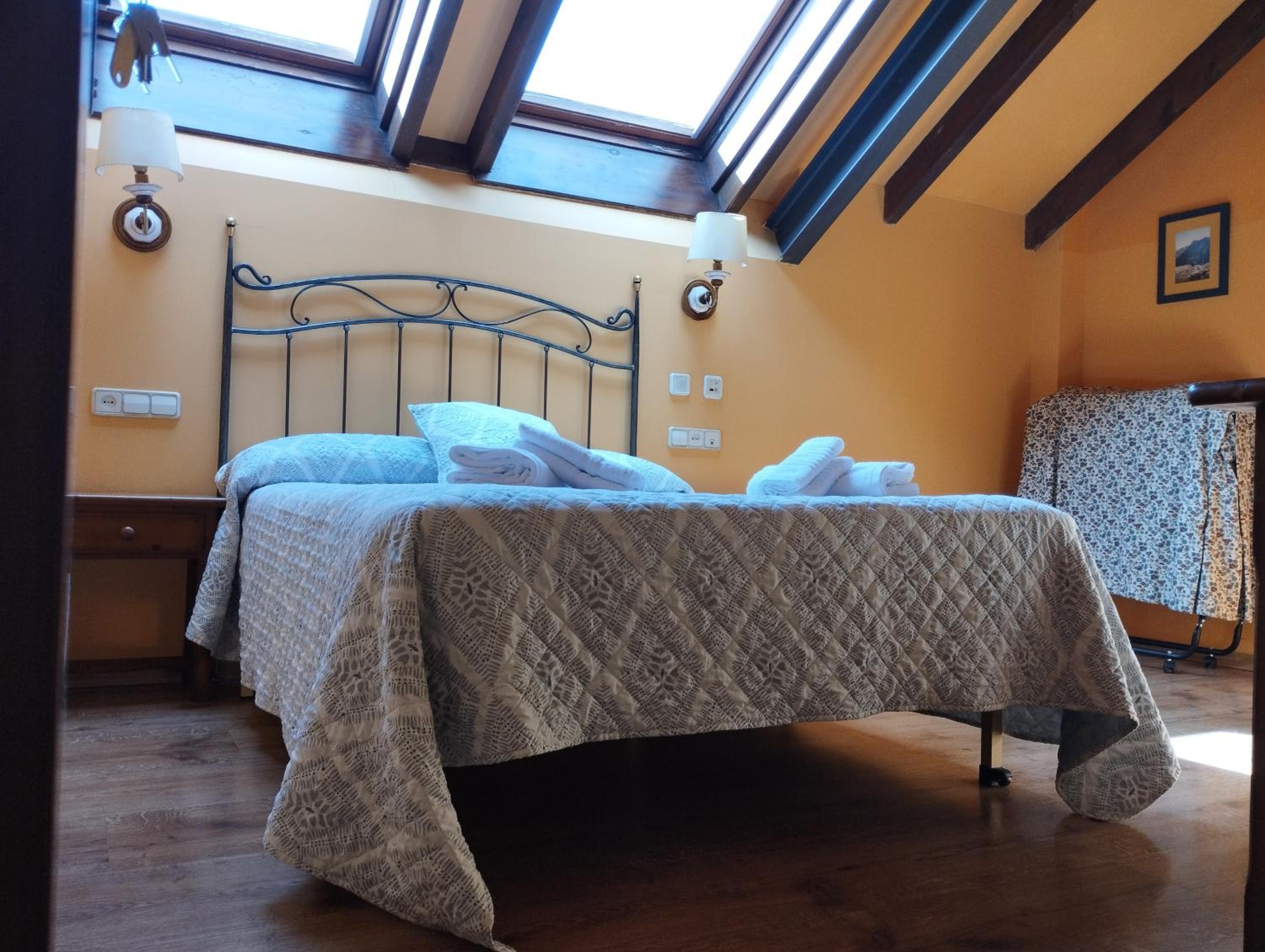 Double or Twin Room - Photo 11