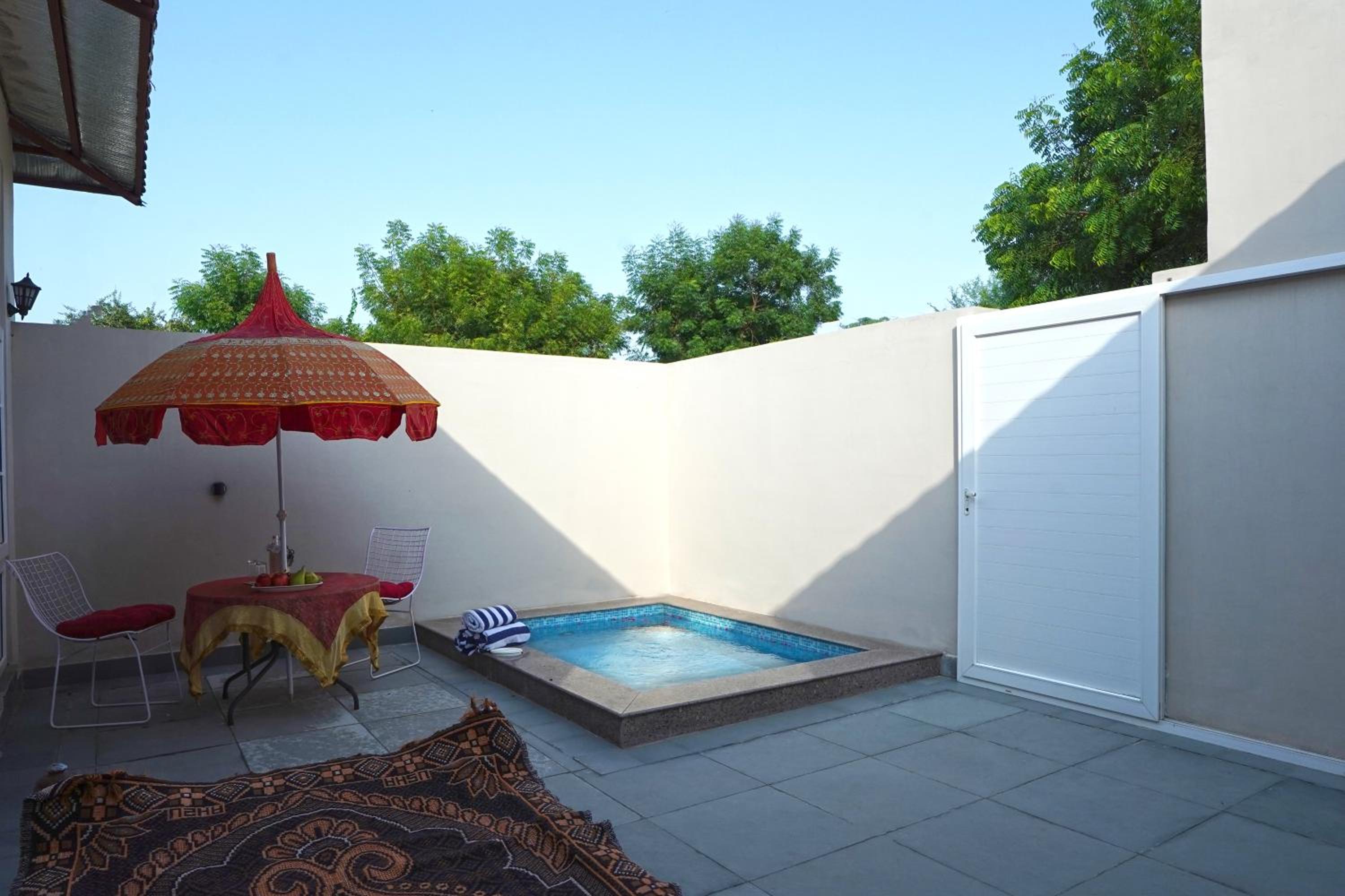cottage with private pool - Photo 14