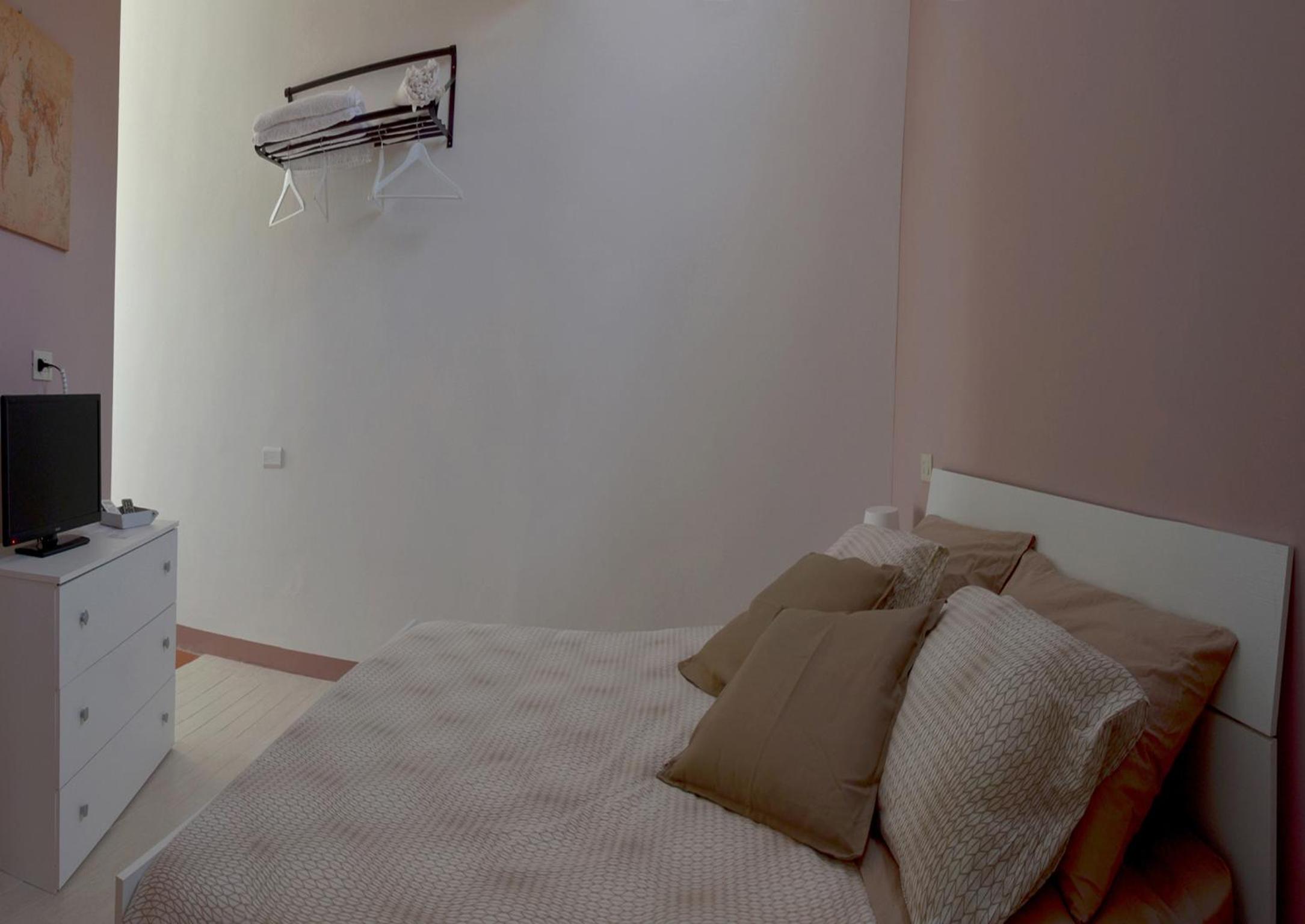 Double Room with Private Bathroom photo 3