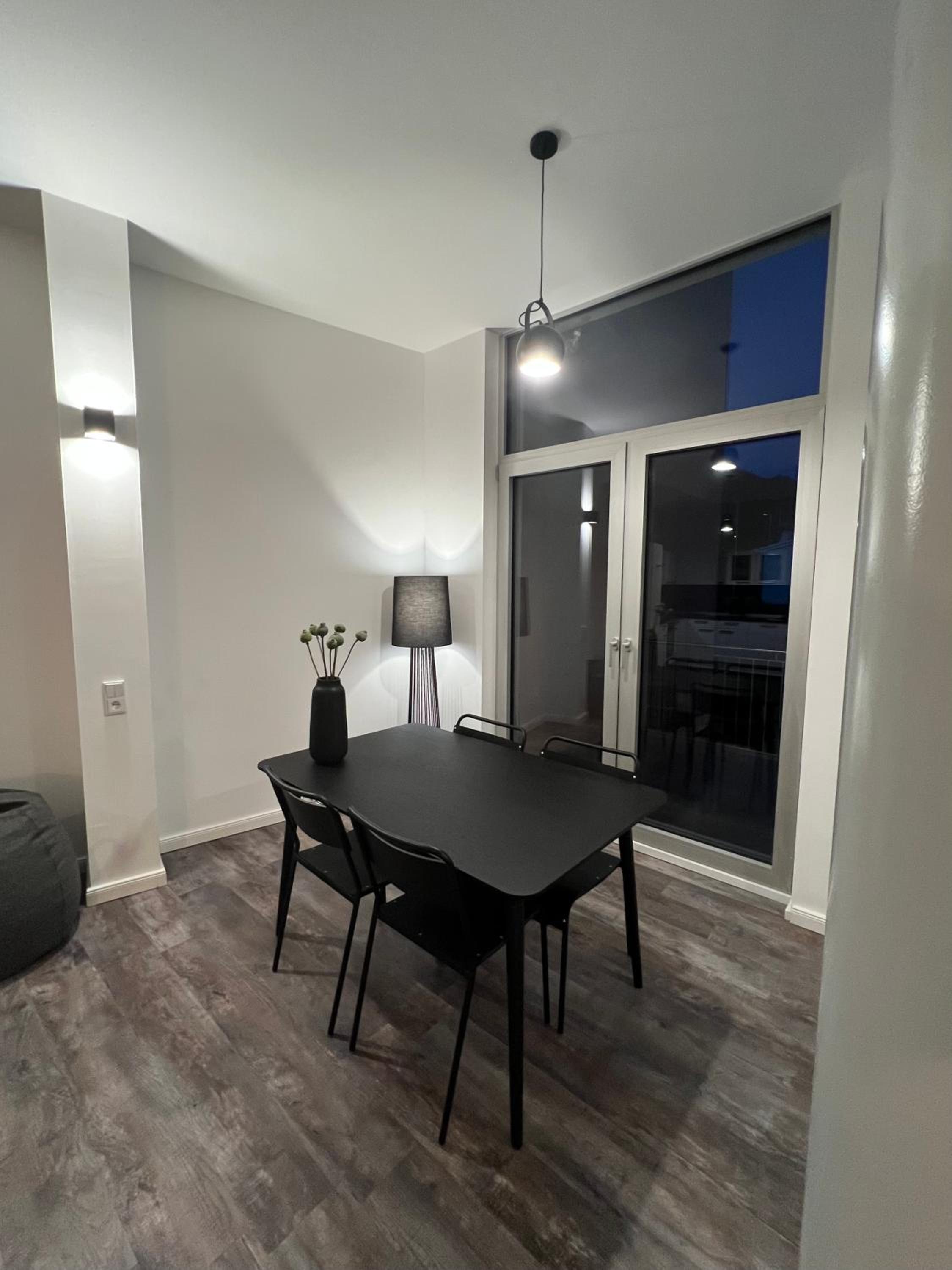 Apartment with Balcony photo 3
