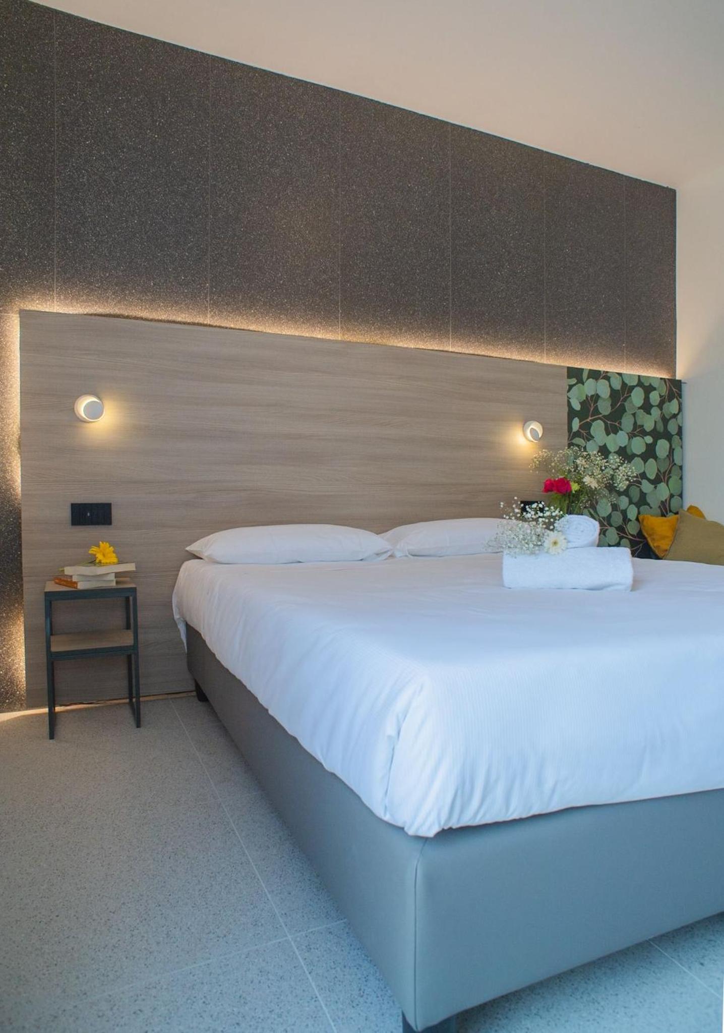 Standard Double Or Twin Room - Photo 9