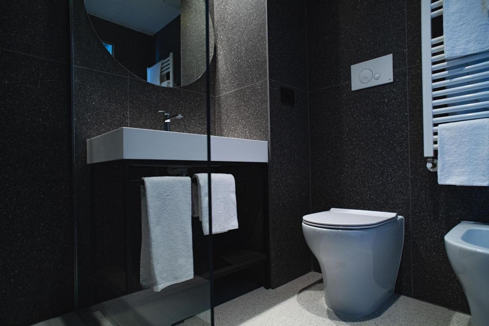 Standard Double Or Twin Room - Photo 4