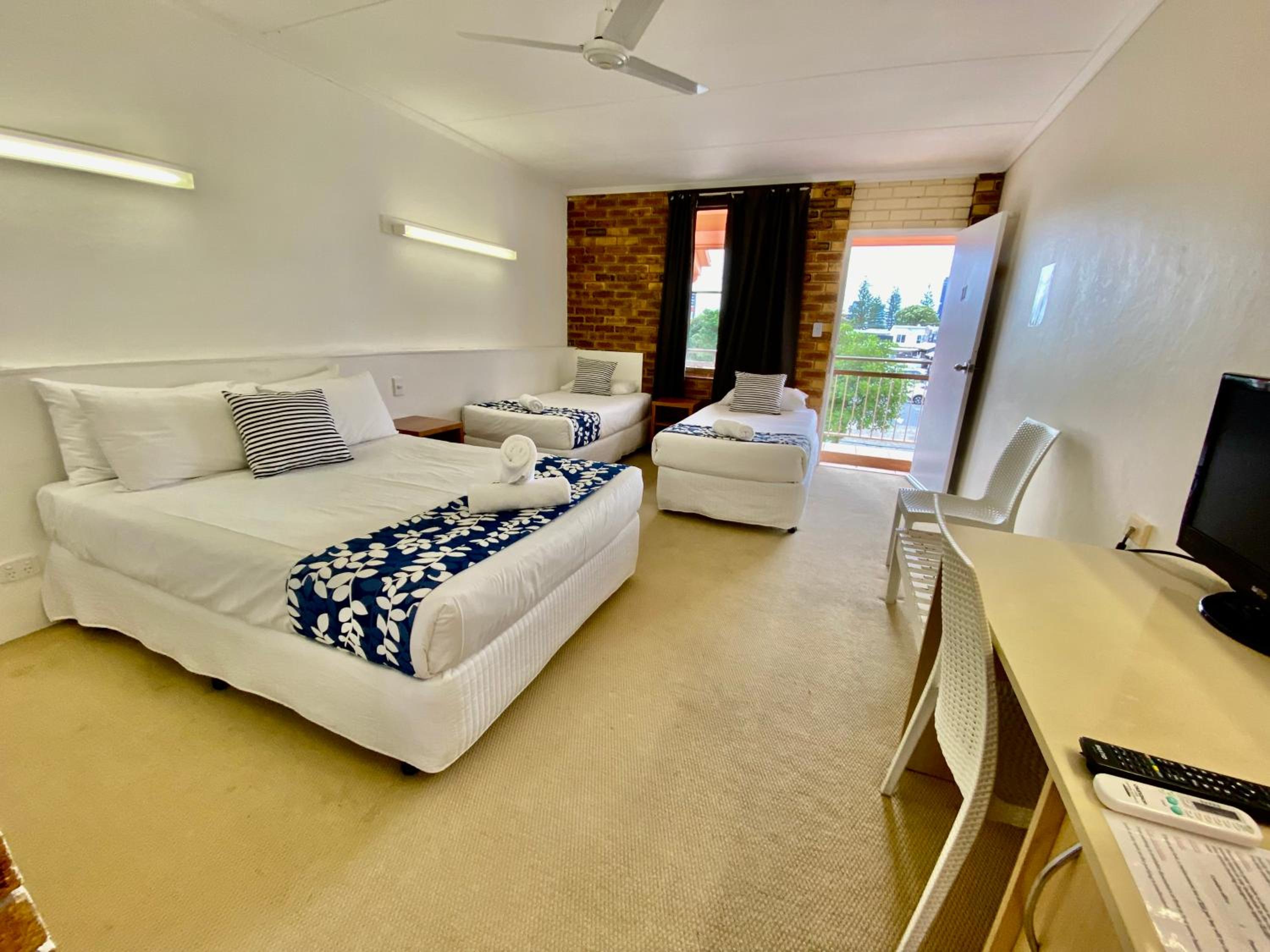 Family Room - Photo 3